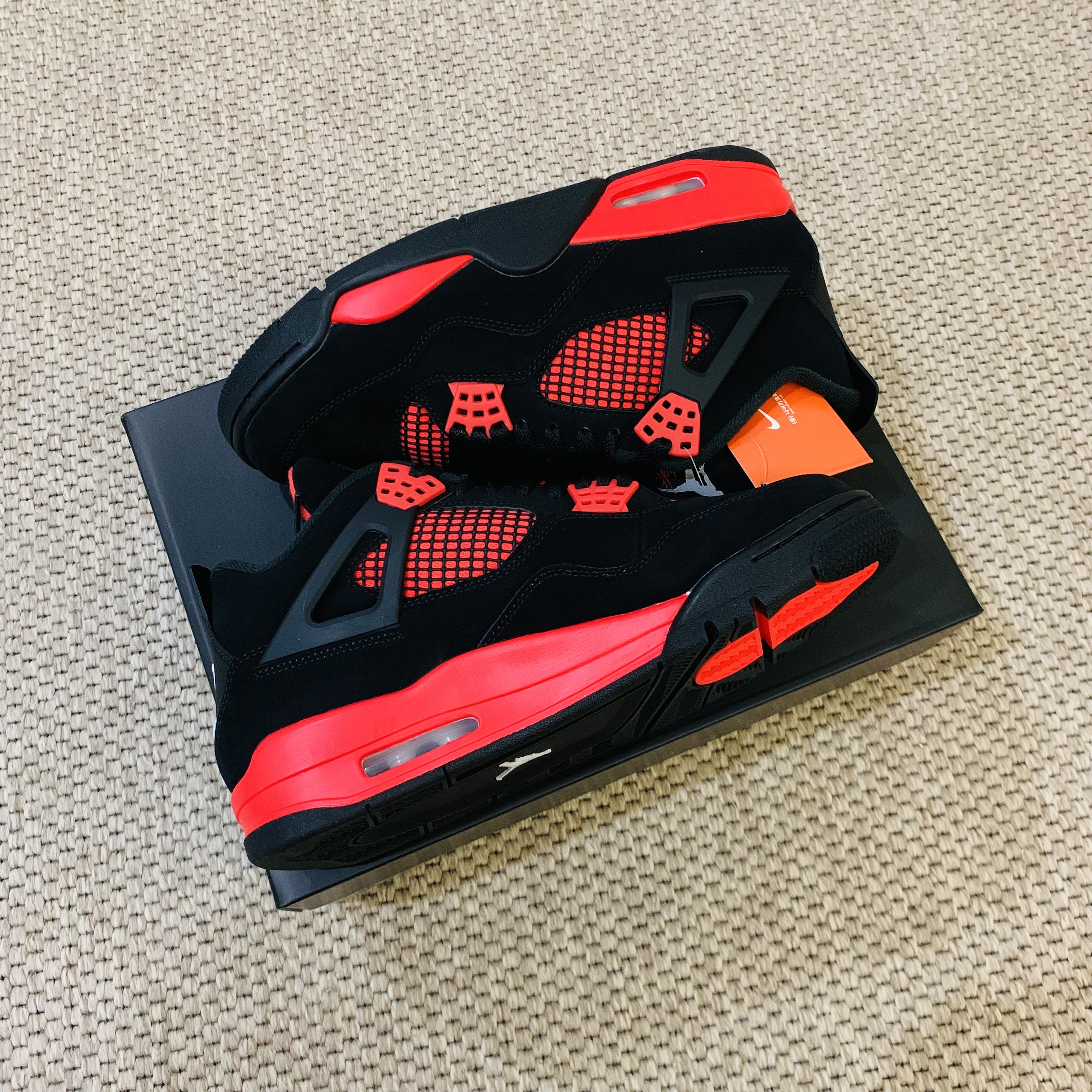 Jordan 4 Retro Crimson 착용 스타일 - 2