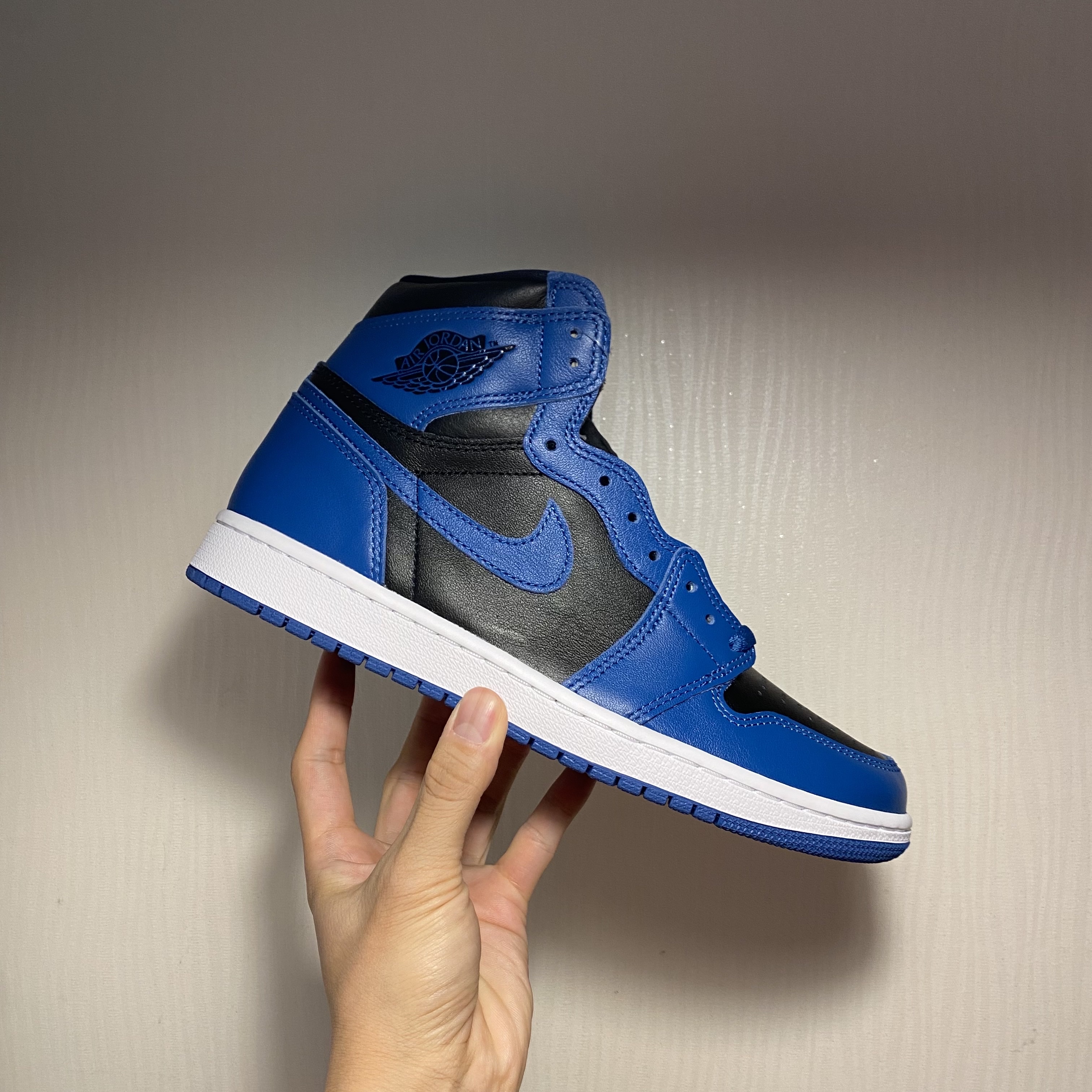 Jordan 1 Retro High OG Dark Marina Blue 착용 스타일 - 5