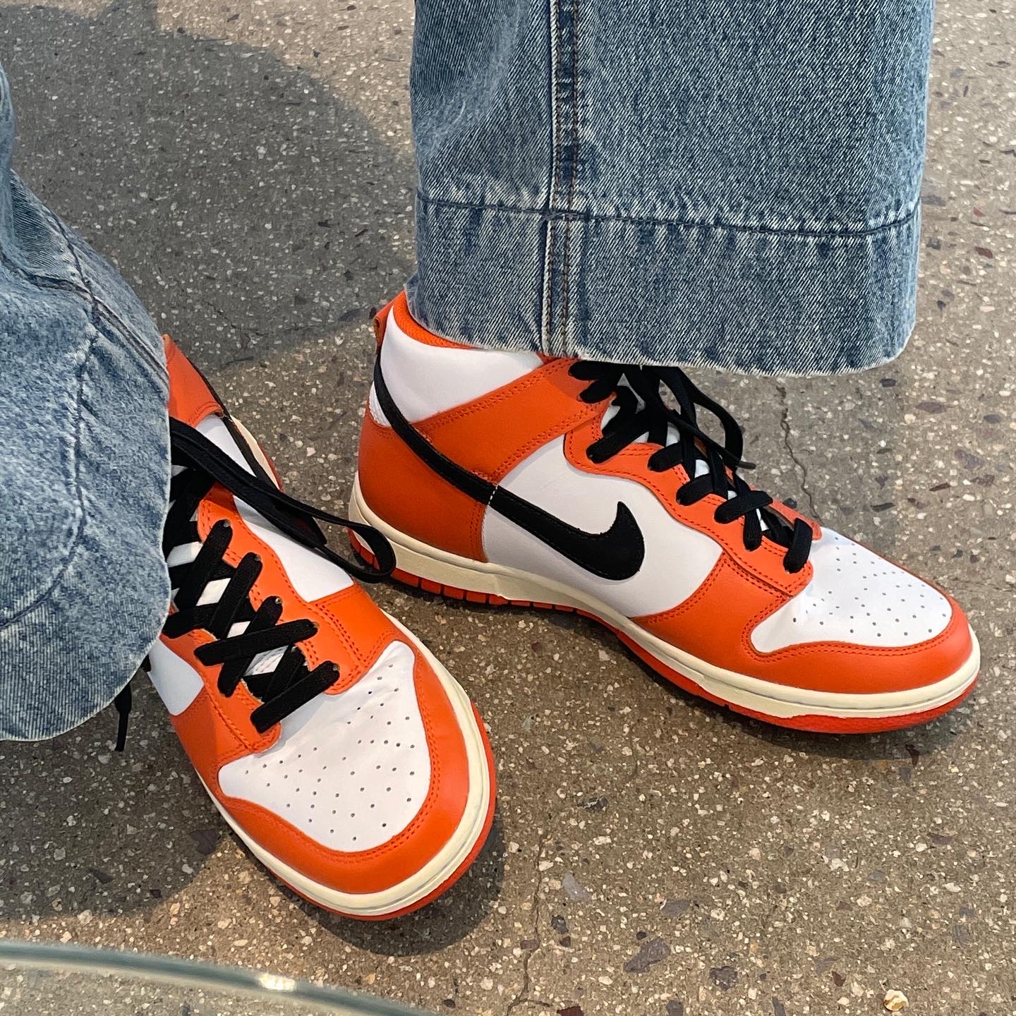 Nike Dunk High Retro Orange Blaze 착용 스타일 - 2