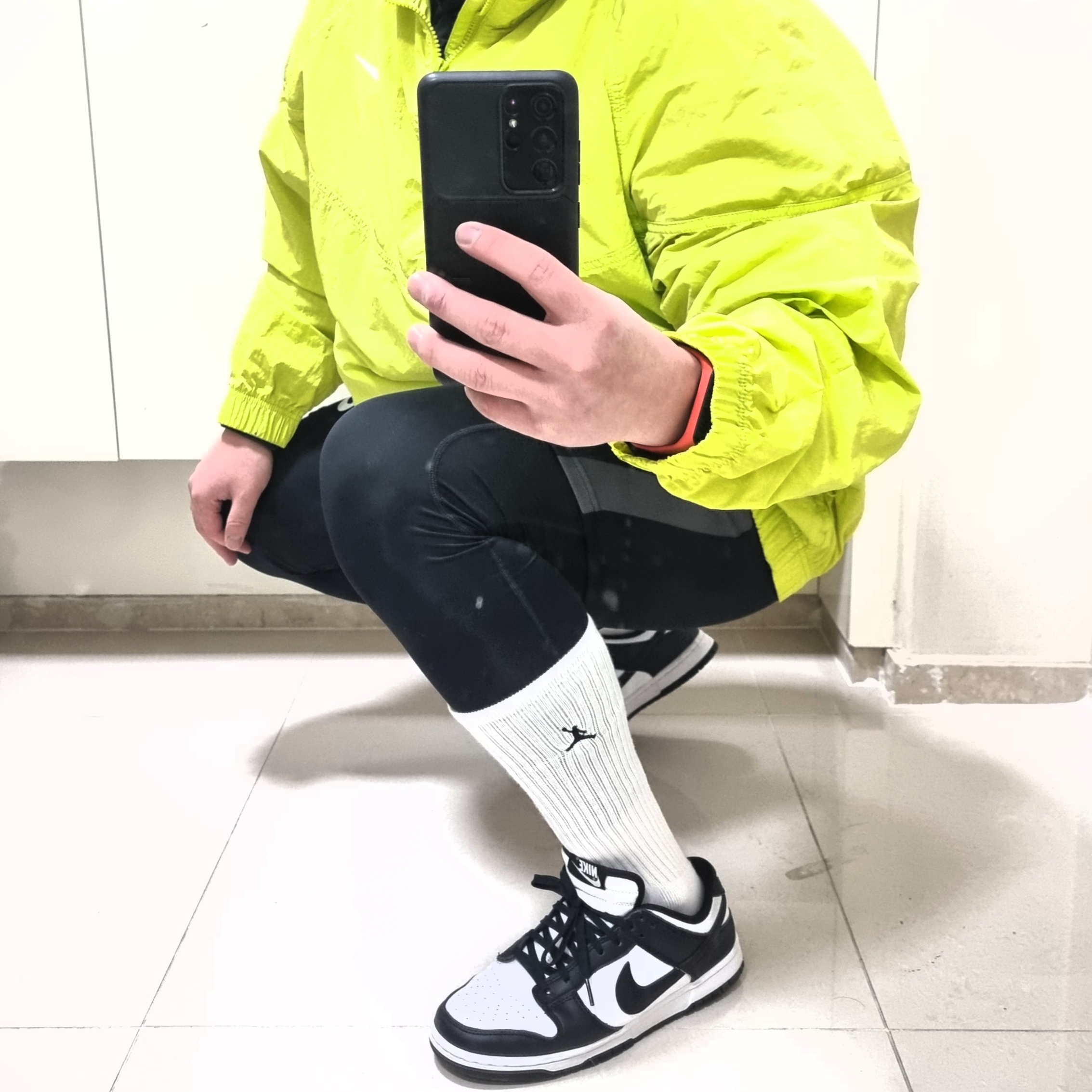 Nike x Stussy Windrunner Jacket Bright Cactus, Nike Dunk Low Retro Black 착용 스타일
