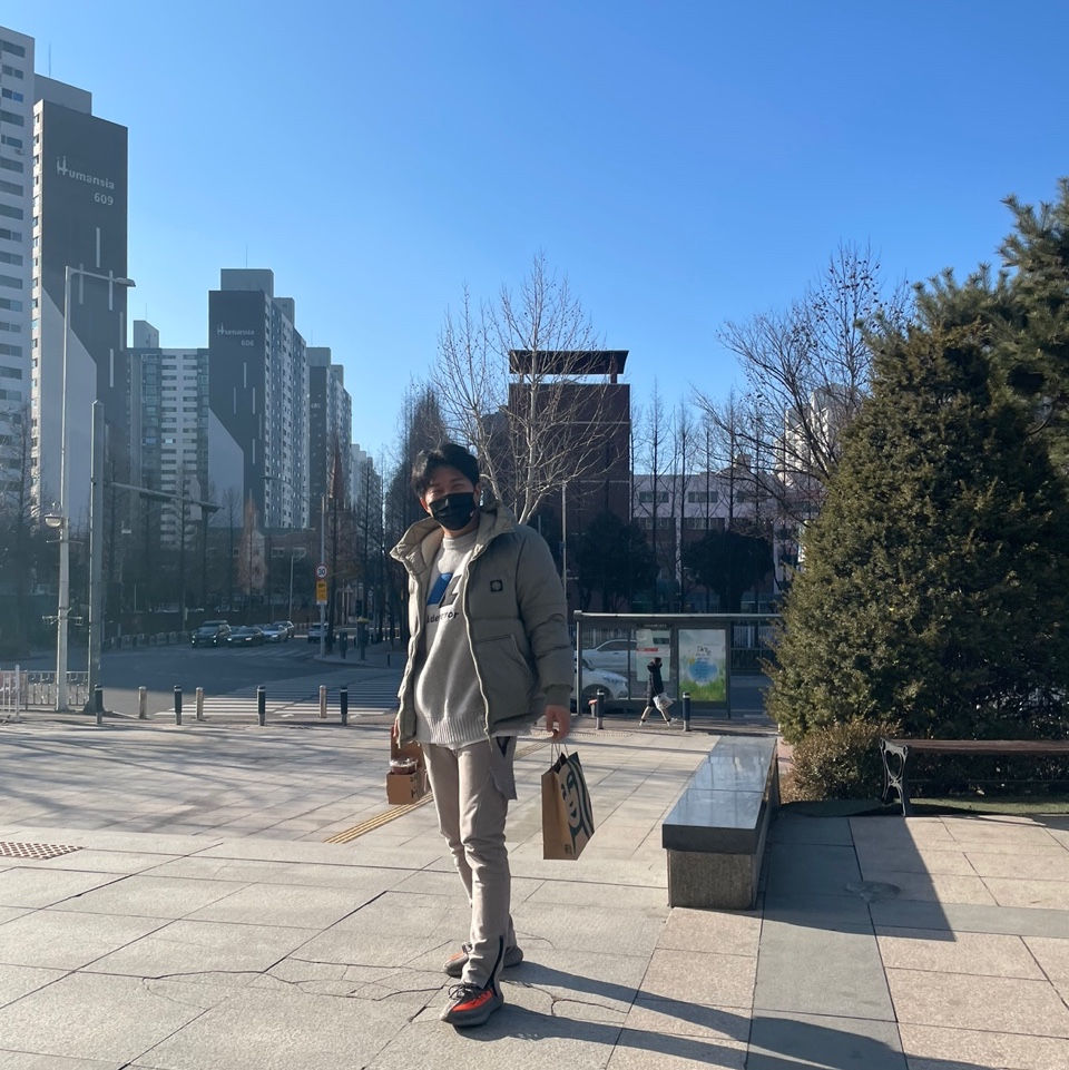 Zara x Ader Error Oversize Sweater Grey, Adidas Yeezy Boost 350 V2 Beluga - Reflective 착용 스타일 - 2