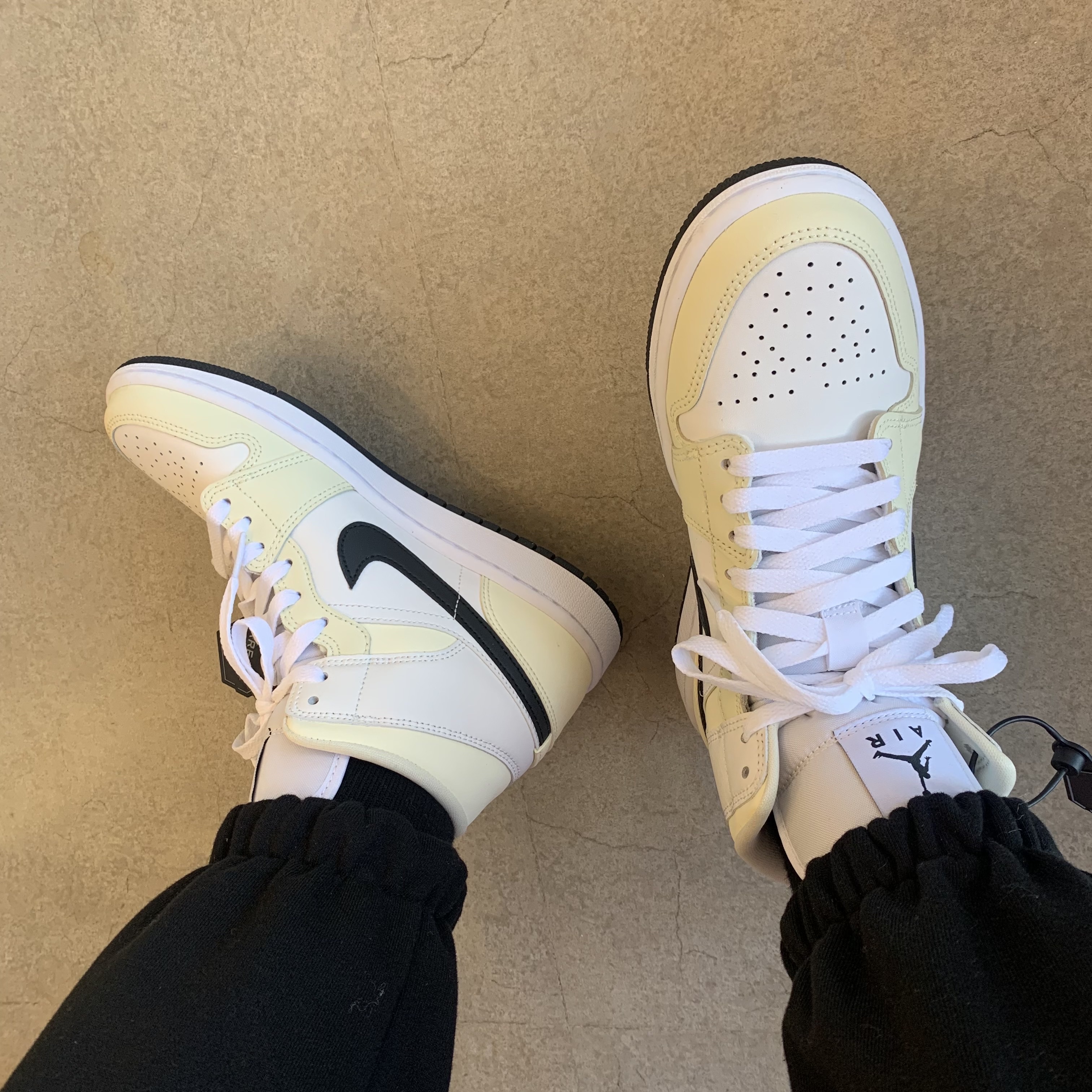 (W) Jordan 1 Mid Coconut Milk 착용 스타일