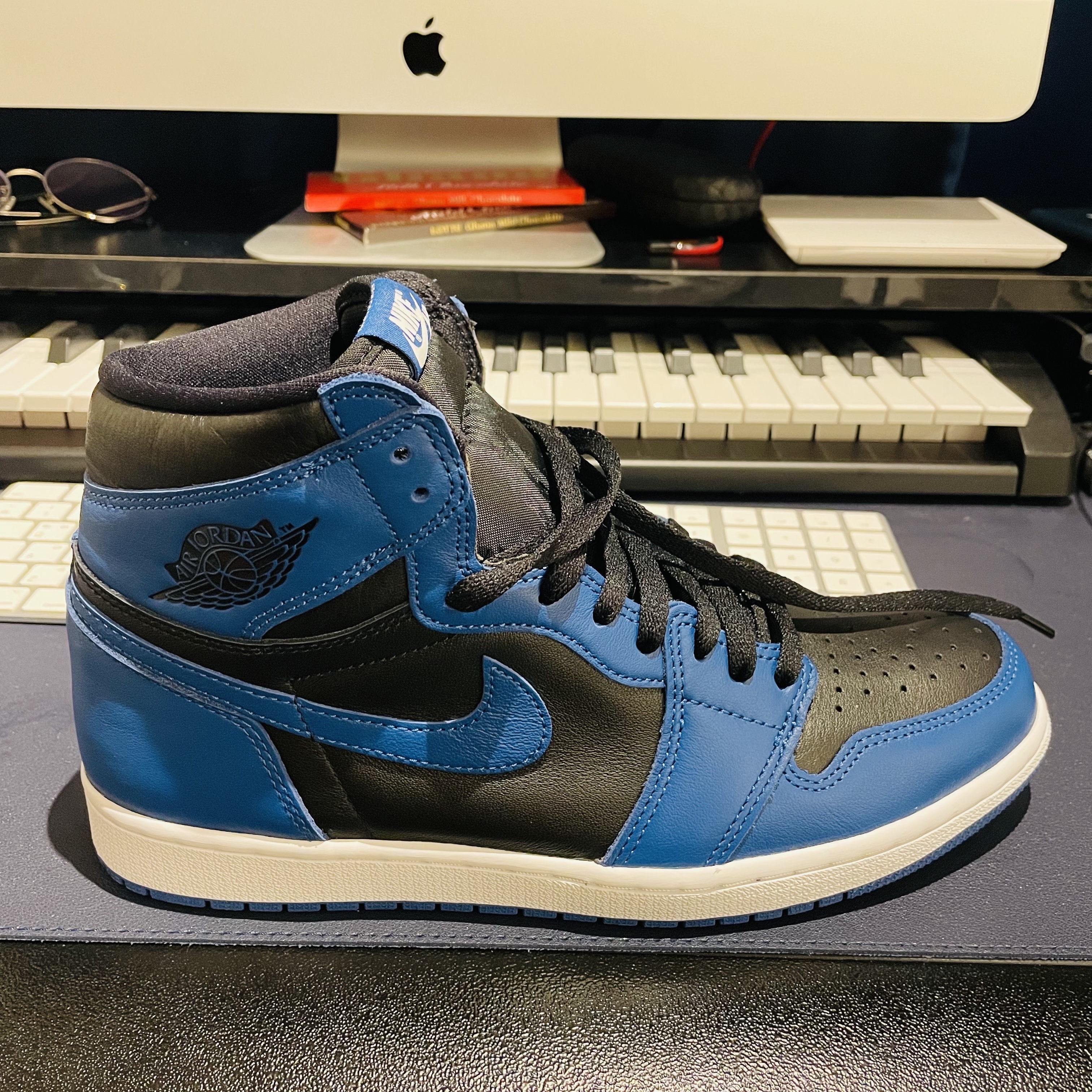 Jordan 1 Retro High OG Dark Marina Blue 착용 스타일 - 1