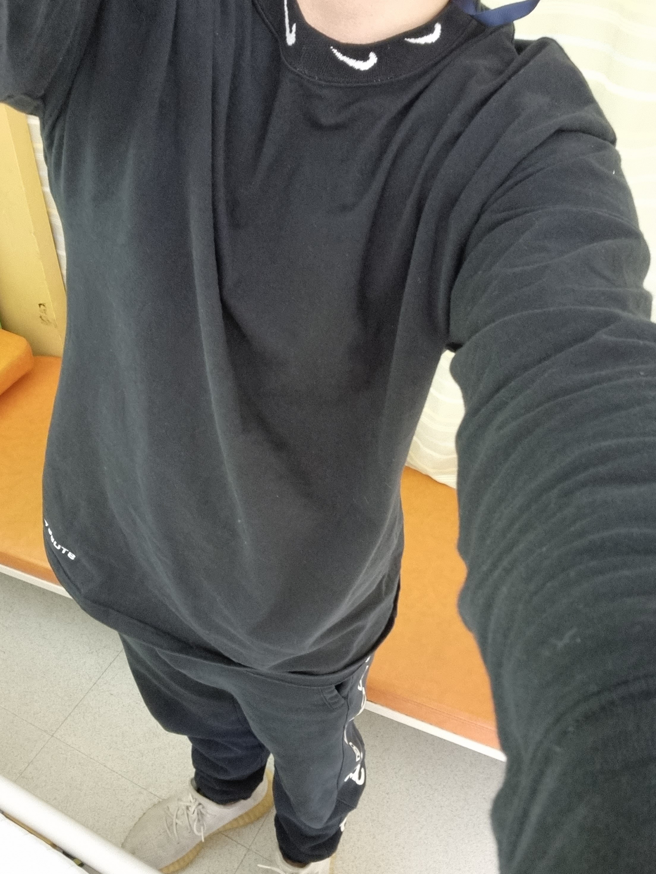 Nike x Stussy NRG BR LS Knit Top, Adidas Yeezy Boost 350 V2 Cream/Triple White 착용 스타일