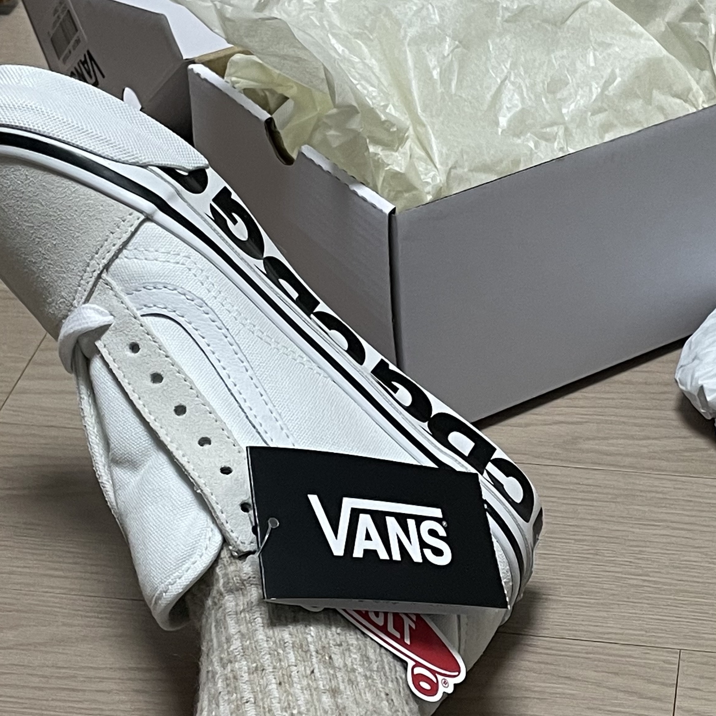 Vans Vault x CDG Old Skool LX White 착용 스타일 - 2