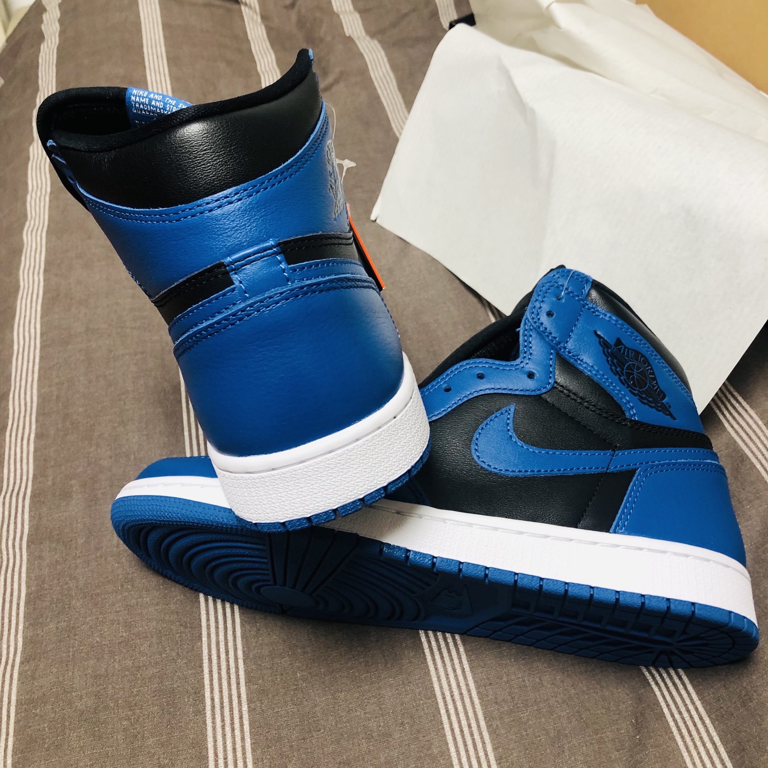 Jordan 1 Retro High OG Dark Marina Blue 착용 스타일 - 1