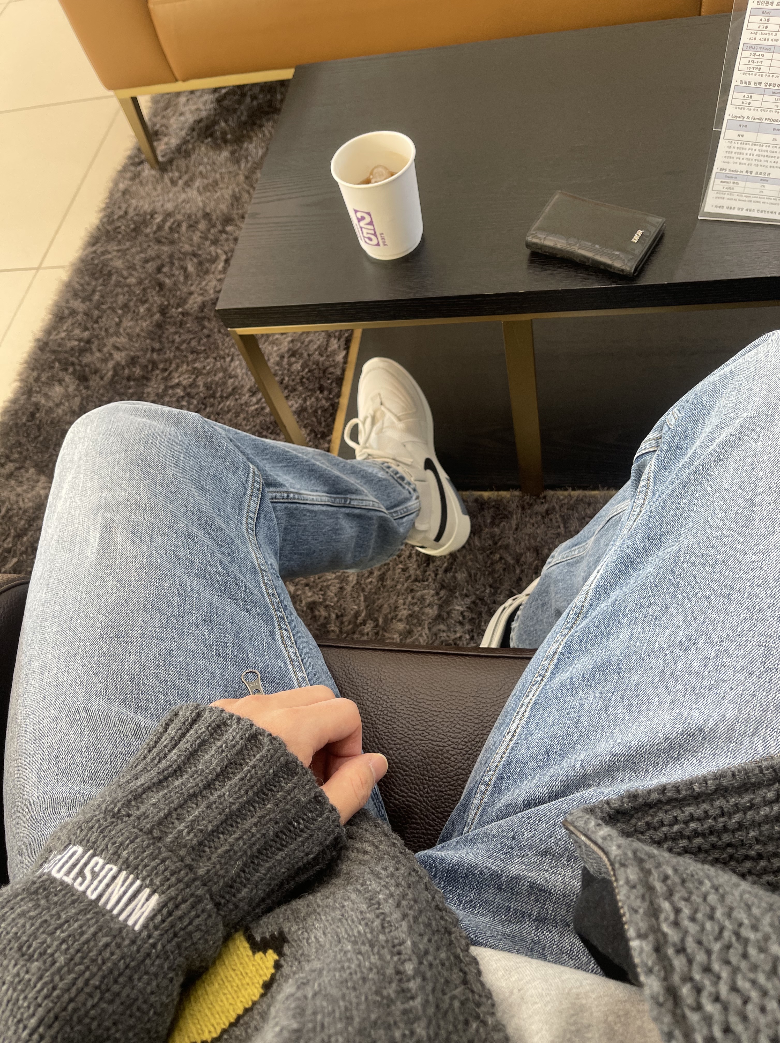Nike x Fear of God Air Fear of God Raid Light Bone 착용 스타일