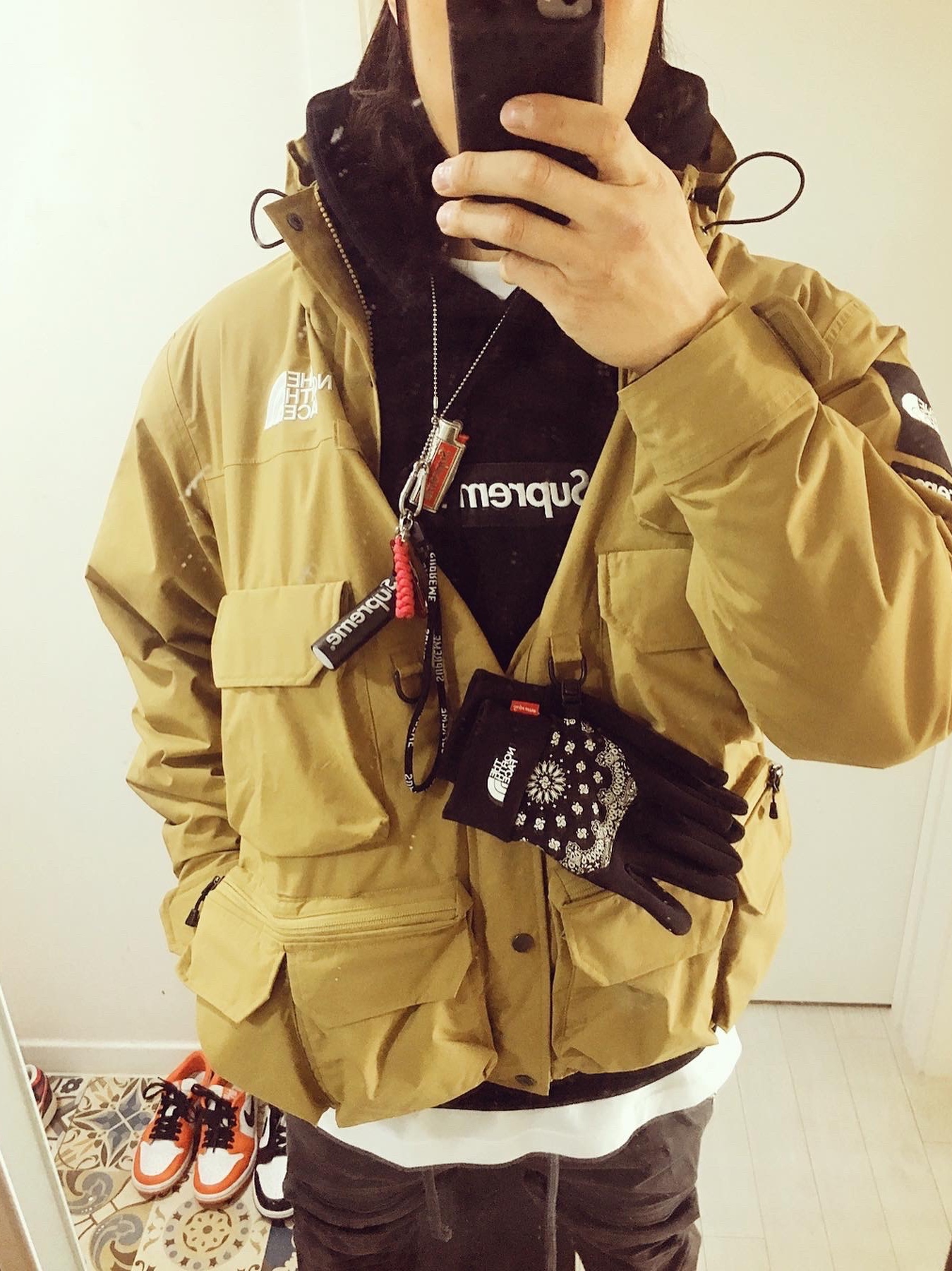 Jordan 1 x Off-White Retro High University Blue, Supreme x The North Face Cargo Jacket Gold - 20SS 착용 스타일 - 4