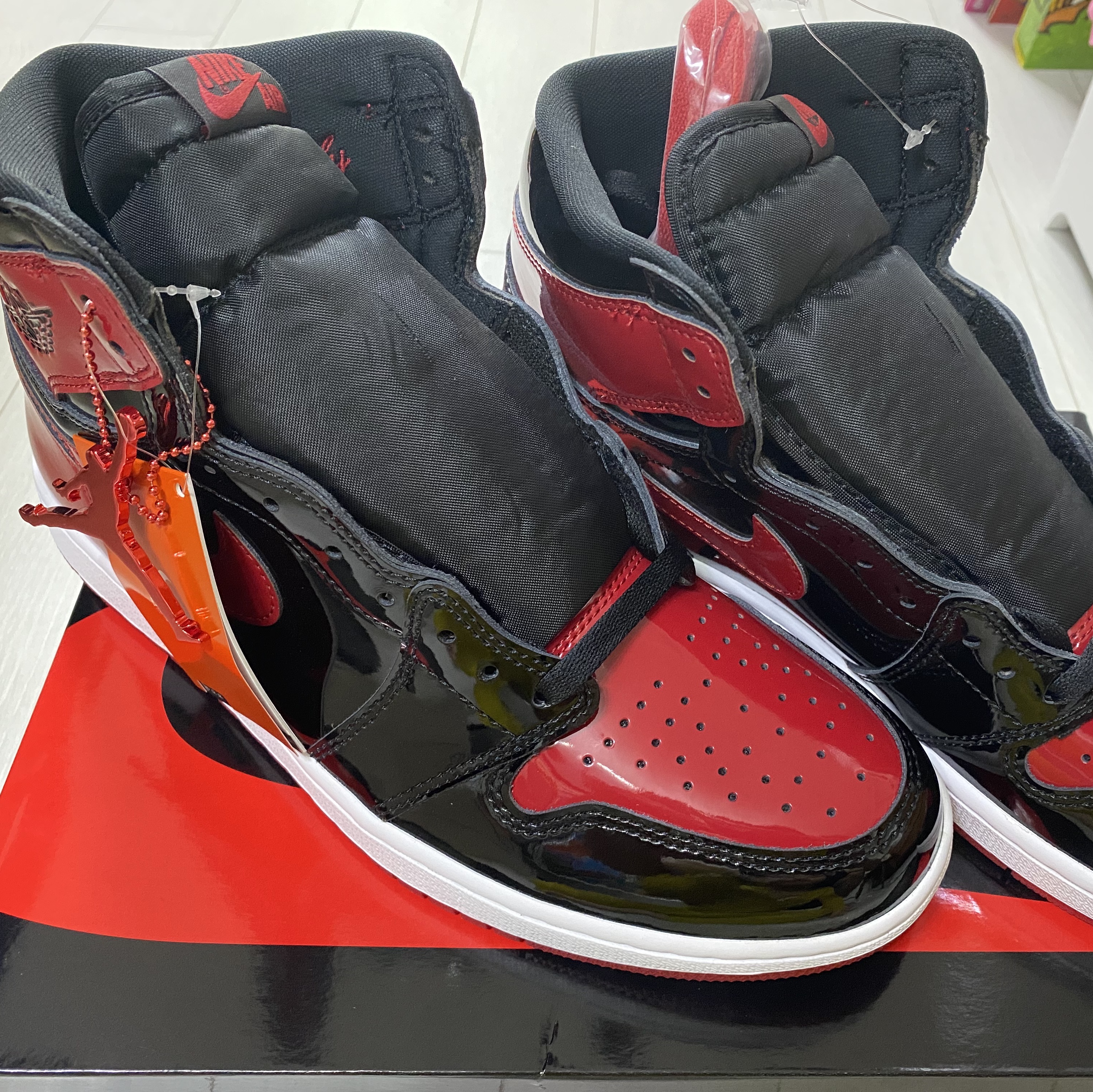 Jordan 1 Retro High OG Patent Bred 착용 스타일 - 2