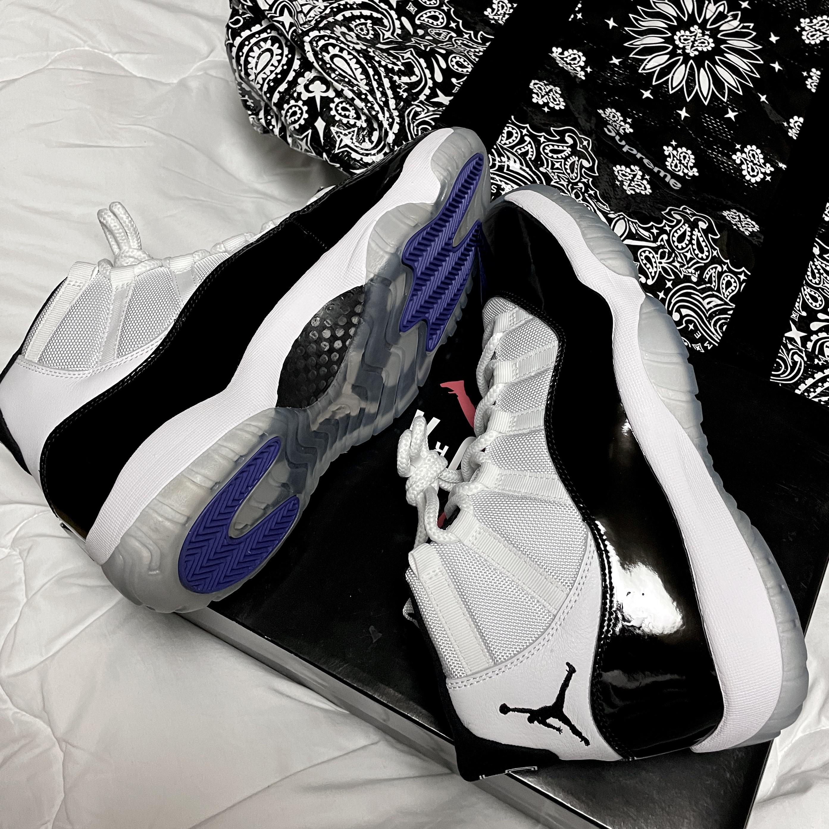 Jordan 11 Retro Concord 2018, Supreme Bandana Tarp Large Duffle Bag Black - 21SS 착용 스타일 - 2