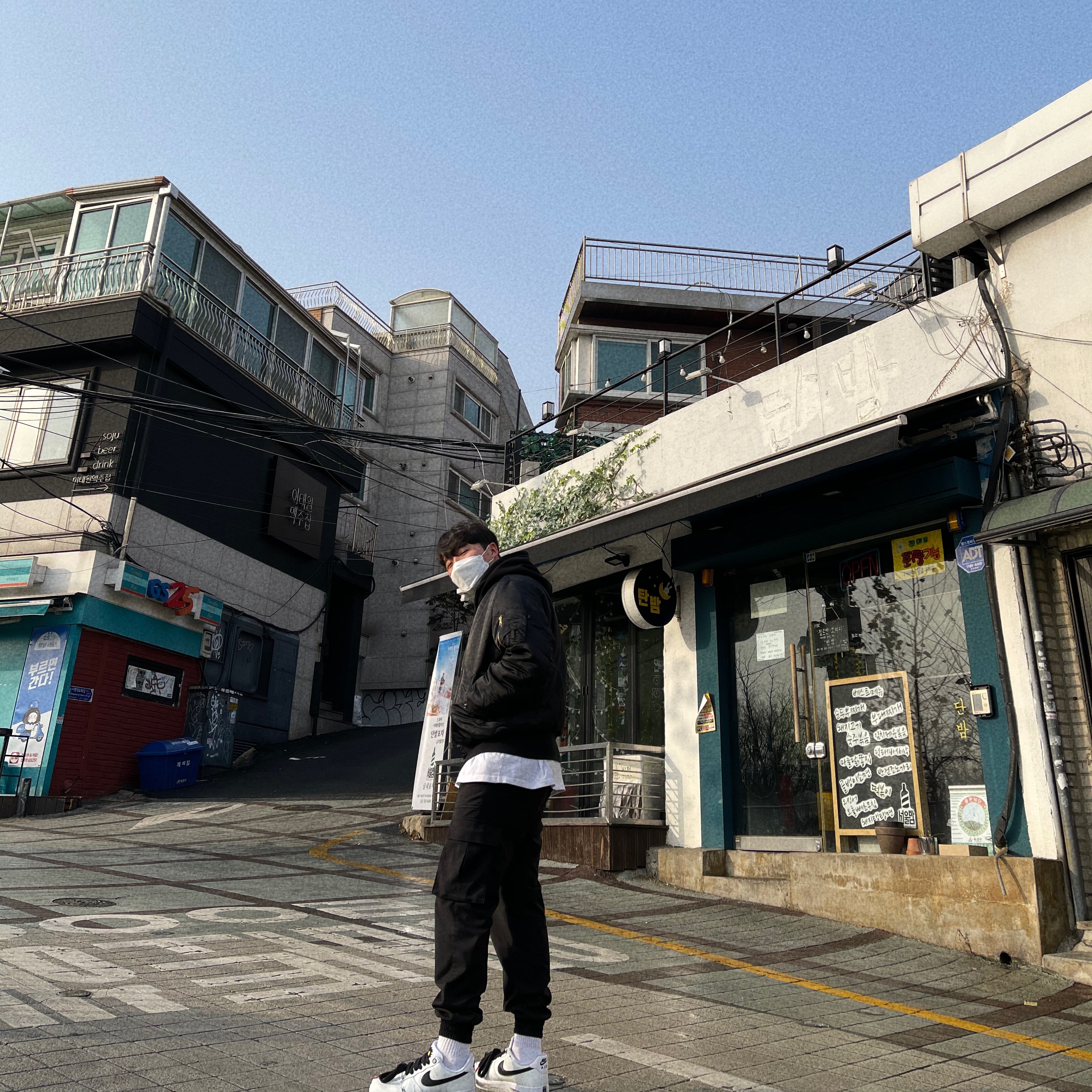 Nike x Peaceminusone Air Force 1 Low Para-Noise 2.0 착용 스타일