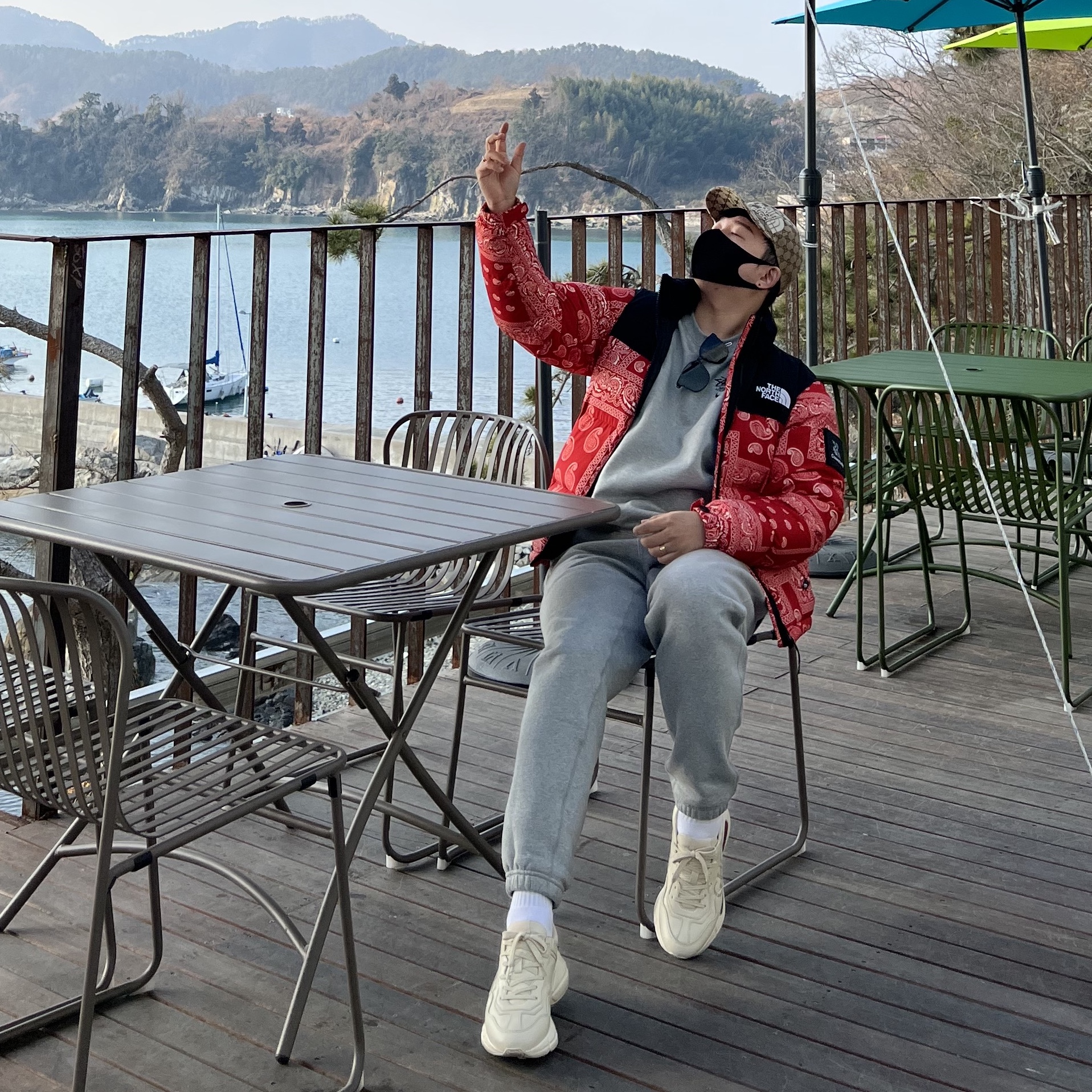 Gucci Rhyton Leather Sneakers Logo, Nike x Stussy NRG ZR Fleece Crewneck Heather Grey - US/EU 착용 스타일