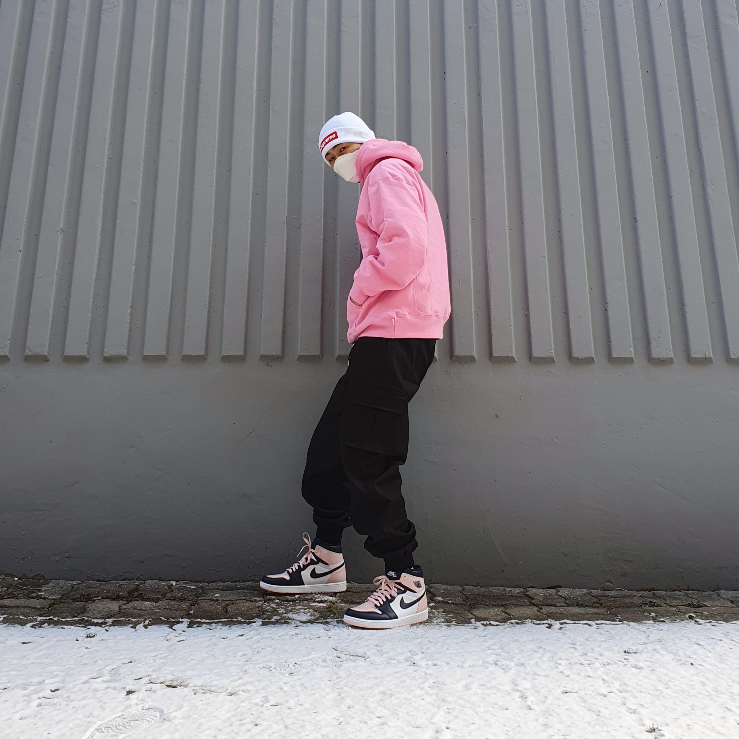Supreme New Era Box Logo Beanie White - 21FW, Supreme Box Logo Hooded Sweatshirt Pink - 21FW 착용 스타일 - 3