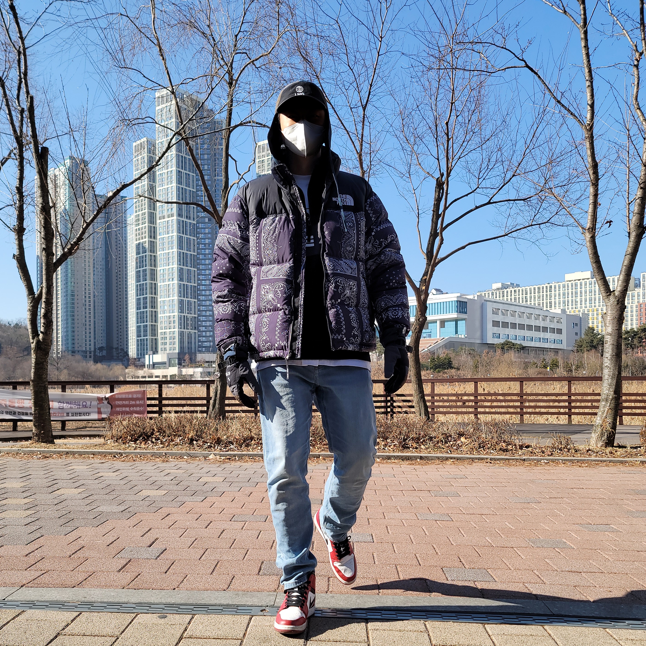 IAB Studio x LMC Black Earflap Cap, IAB Studio x LMC Black Gloves 착용 스타일