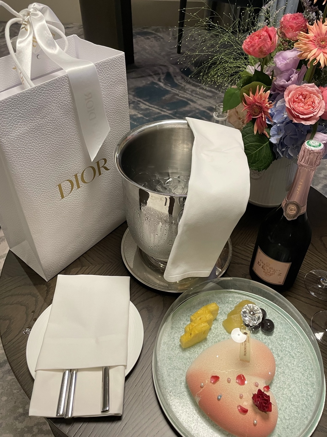 Dior B23 Low Dior Oblique White & Black 착용 스타일 - 2