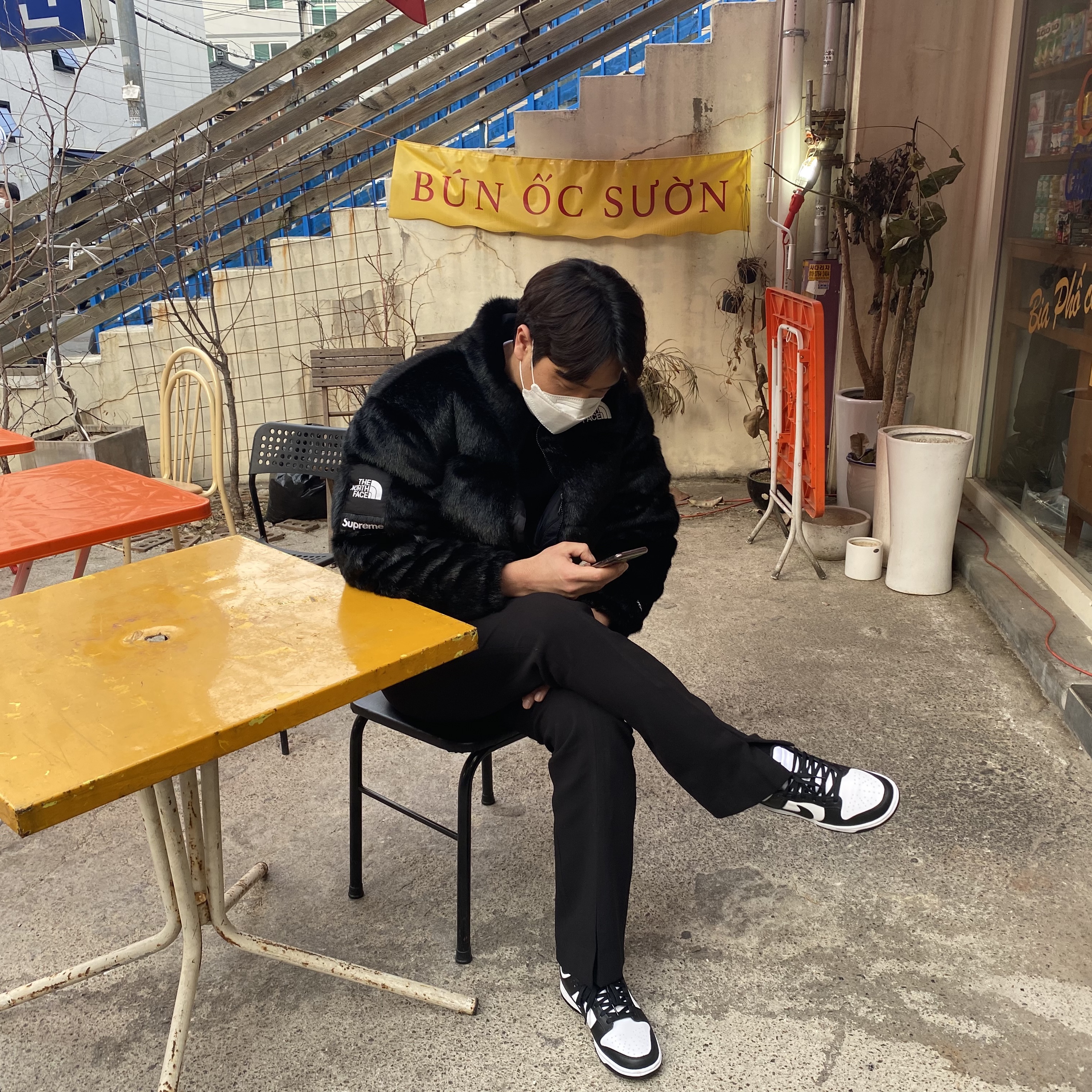 Supreme x The North Face Faux Fur Nuptse Jacket Black - 20FW, Nike Dunk Low Retro Black 착용 스타일 - 1