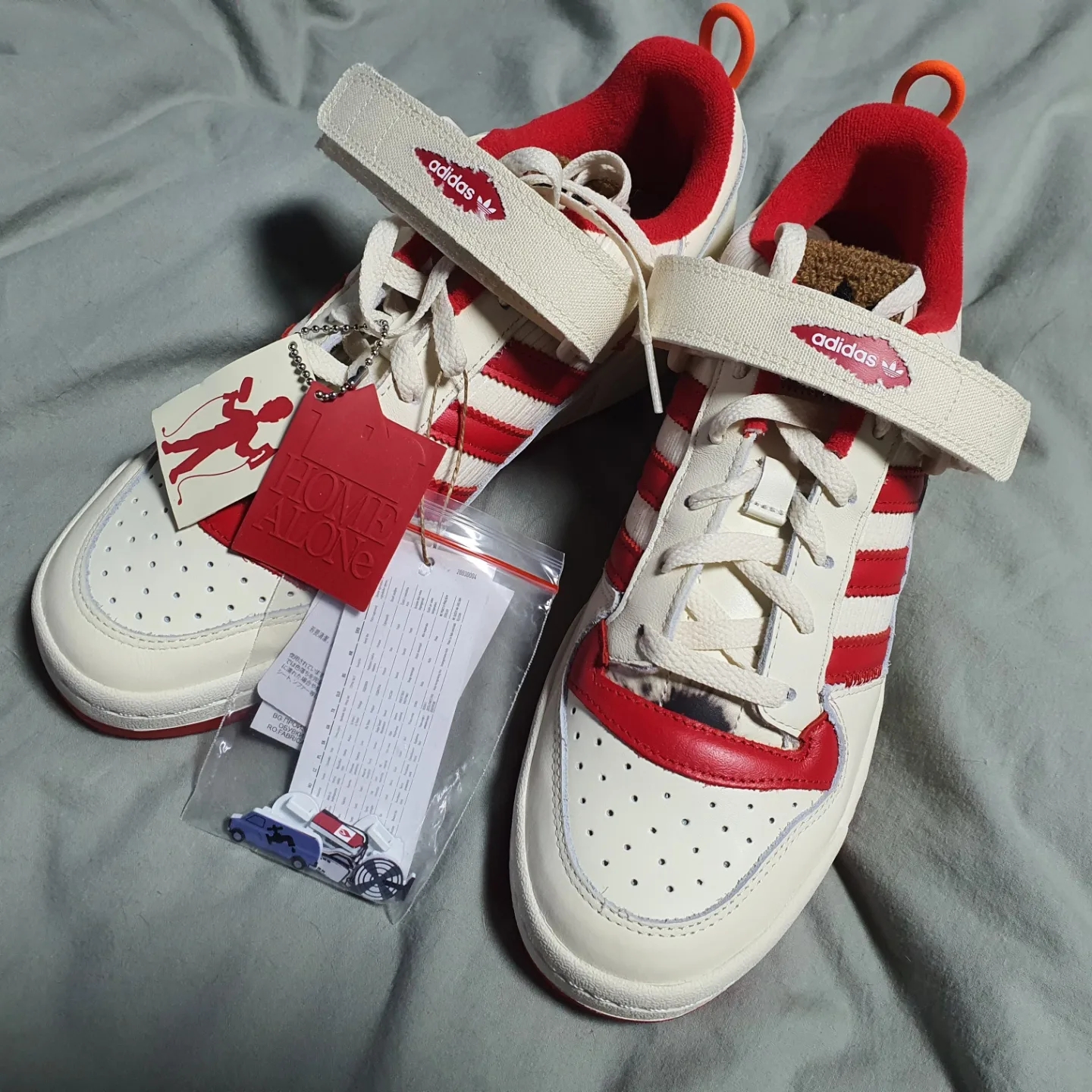 Adidas Forum Low Home Alone 착용 스타일 - 1