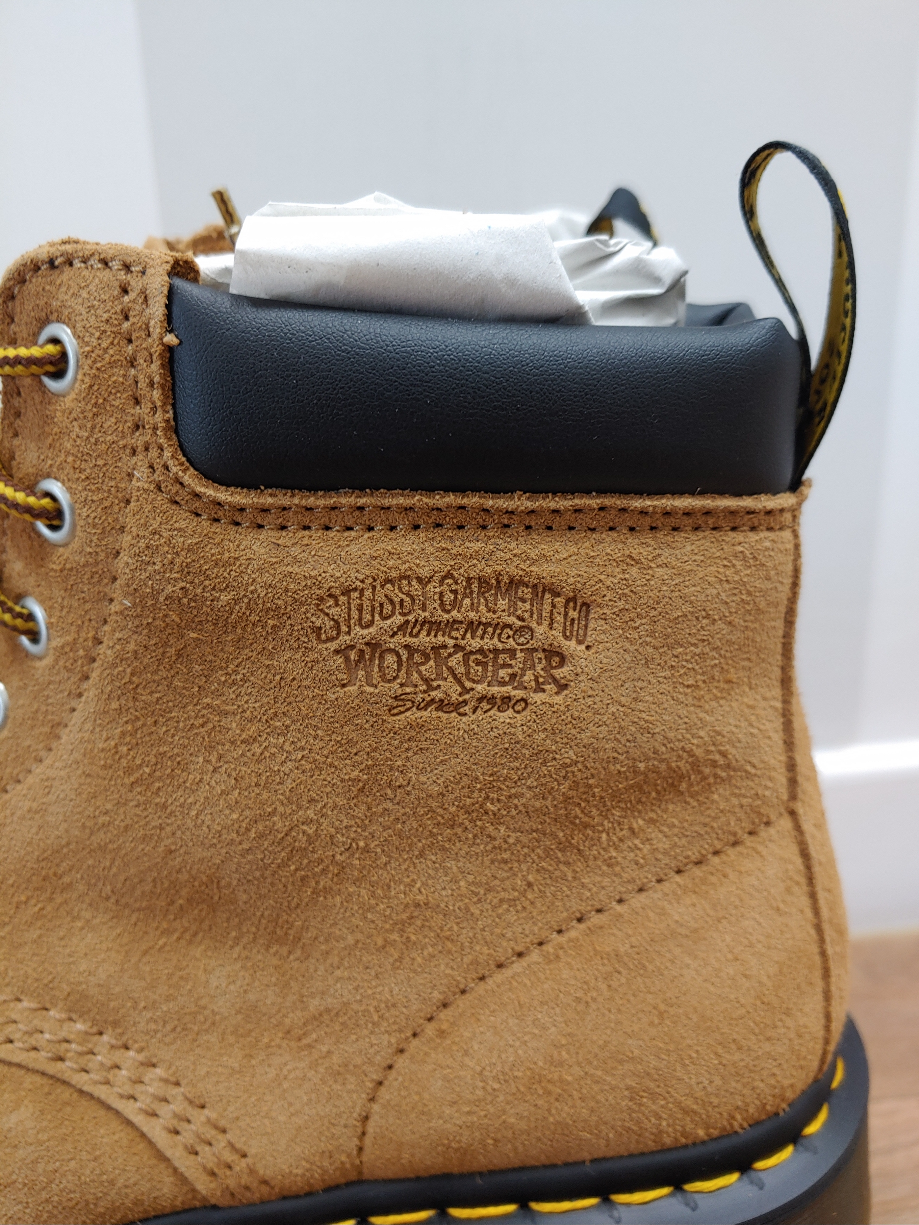 Dr. Martens x Stussy 939 Boots Chestnut 착용 스타일 - 2