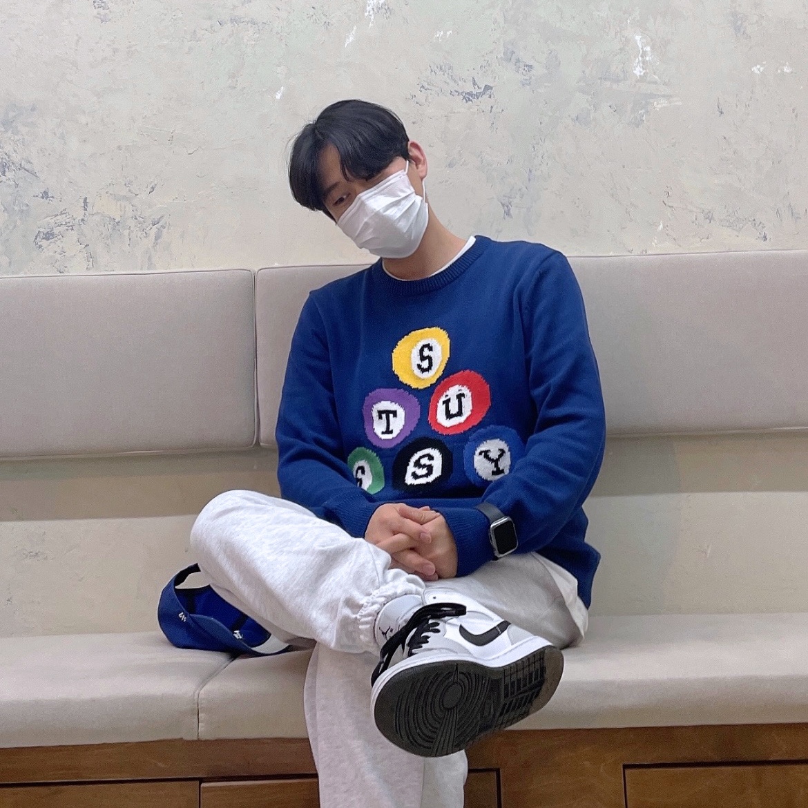 (W) Jordan 1 Mid Grey Fog, Stussy Billiard Sweater Navy 착용 스타일