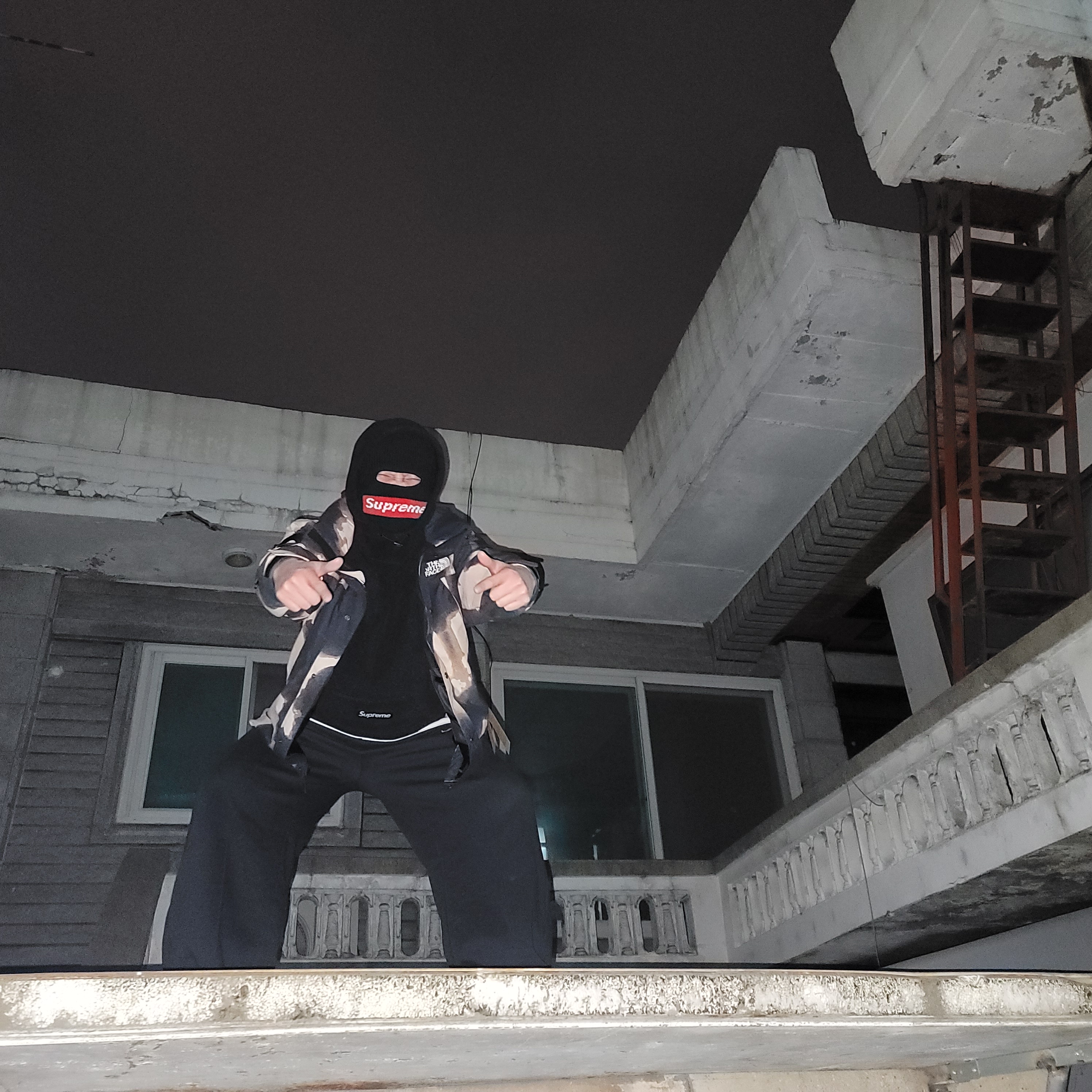 Jordan 1 Retro High OG Black Mocha, Supreme New Era Box Logo Balaclava Black - 21FW 착용 스타일 - 3