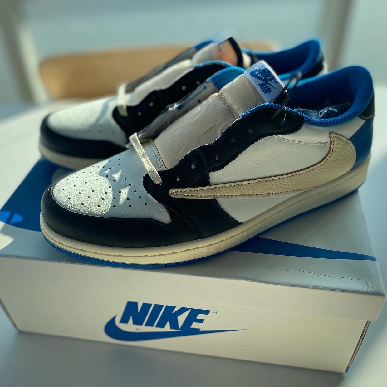 Jordan 1 x Travis Scott x Fragment Retro Low OG SP Military Blue 착용 스타일 - 2