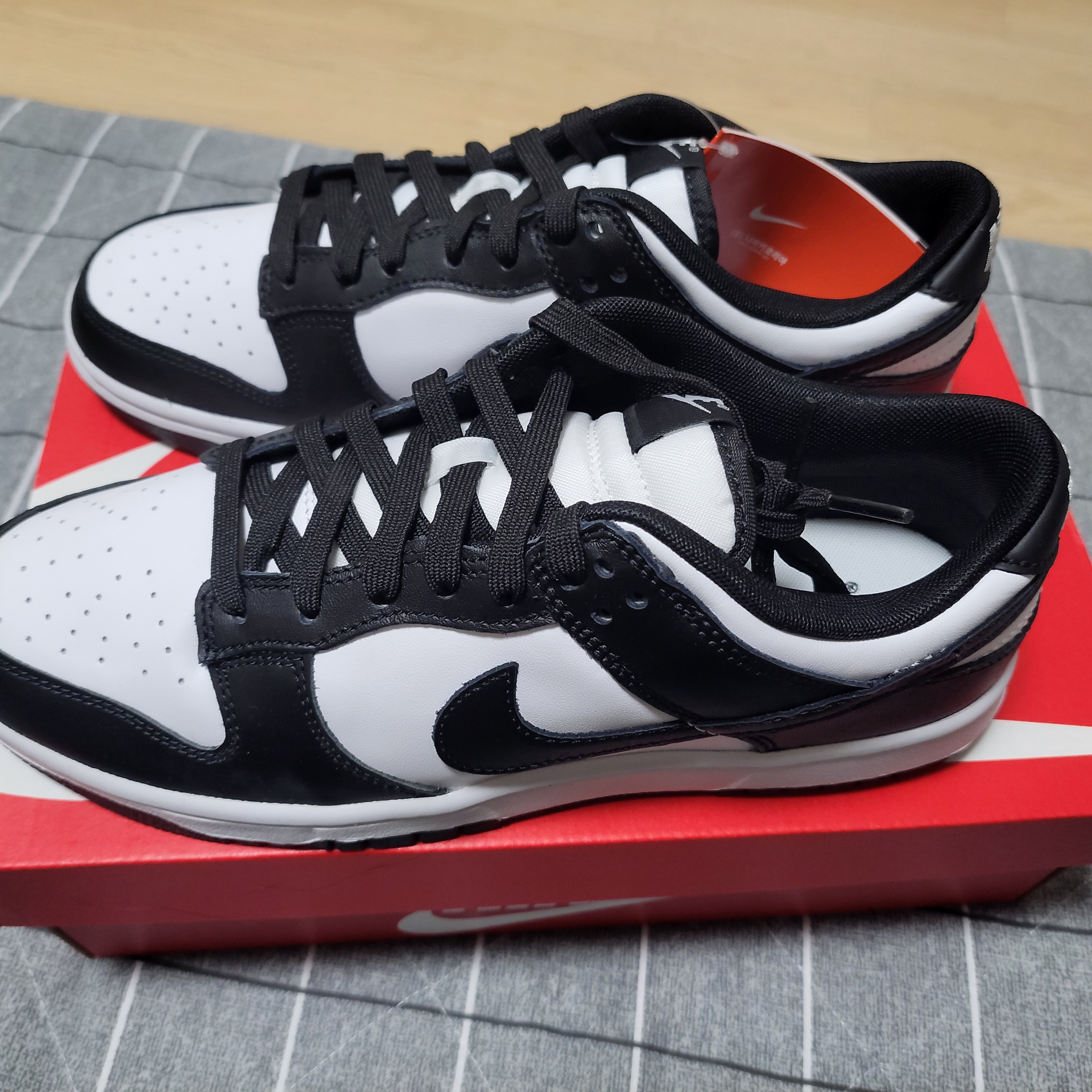 Nike Dunk Low Retro Black 착용 스타일 - 1