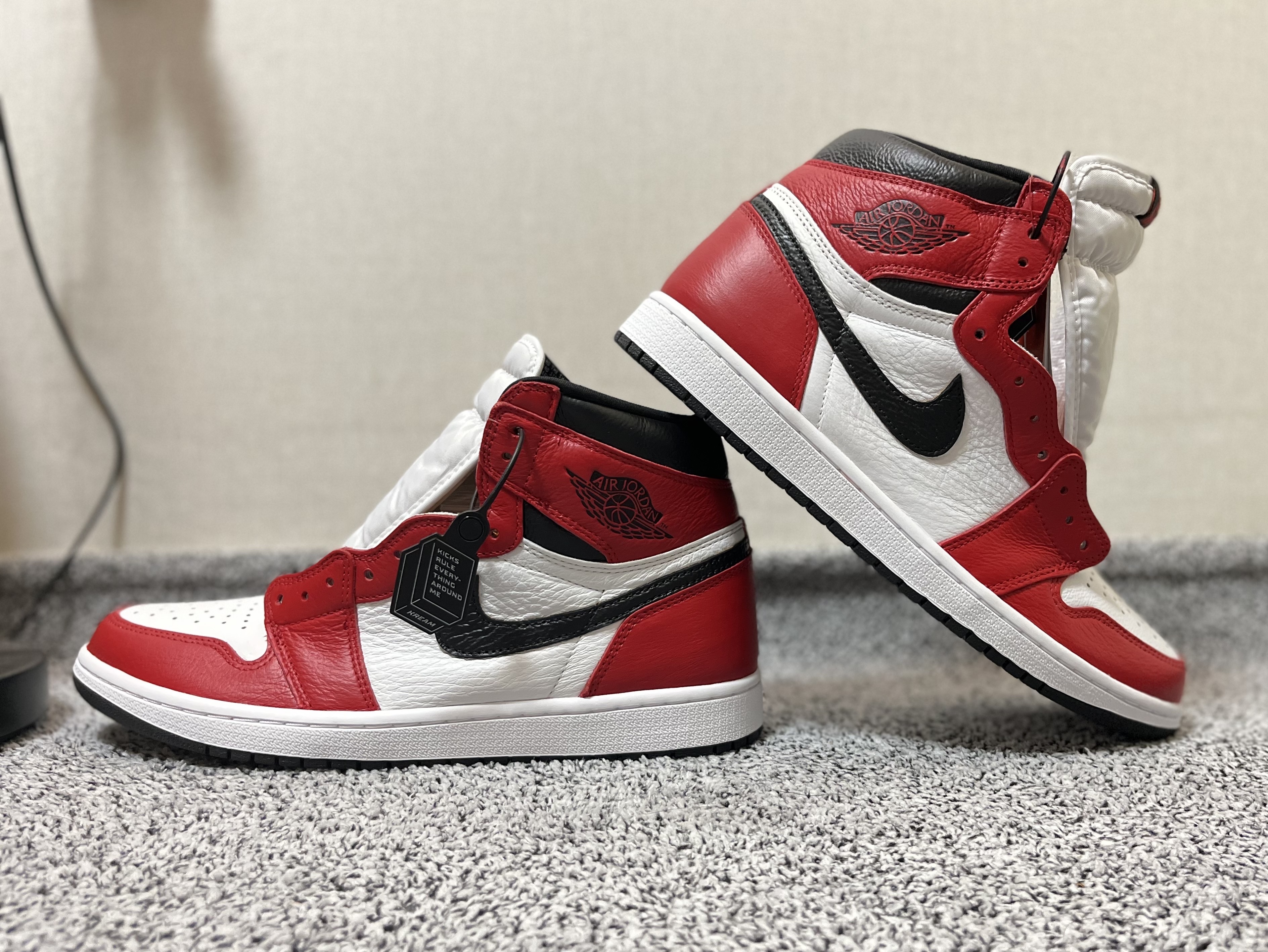 Jordan 1 Retro High OG Light Fusion Red 착용 스타일 - 2