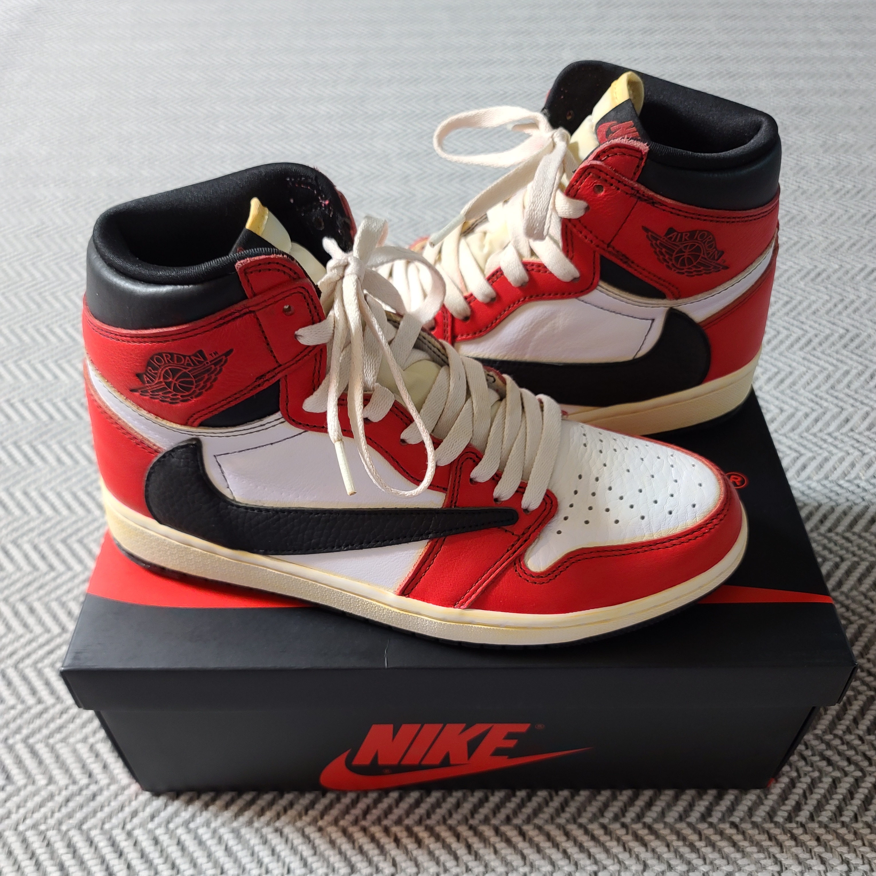 Jordan 1 Retro High OG Light Fusion Red 착용 스타일