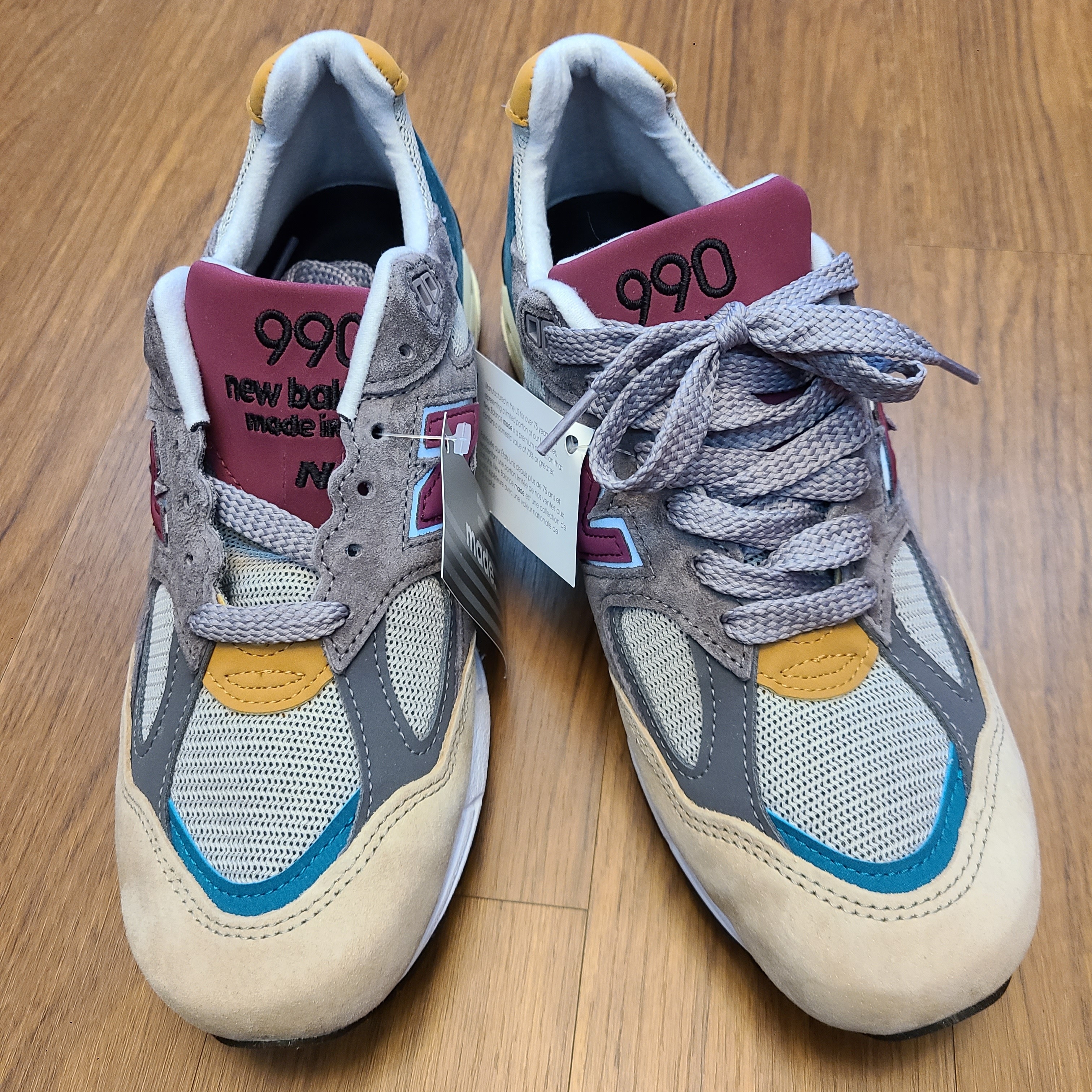New Balance 990v2 Made in USA Grey Tan 착용 스타일 - 1