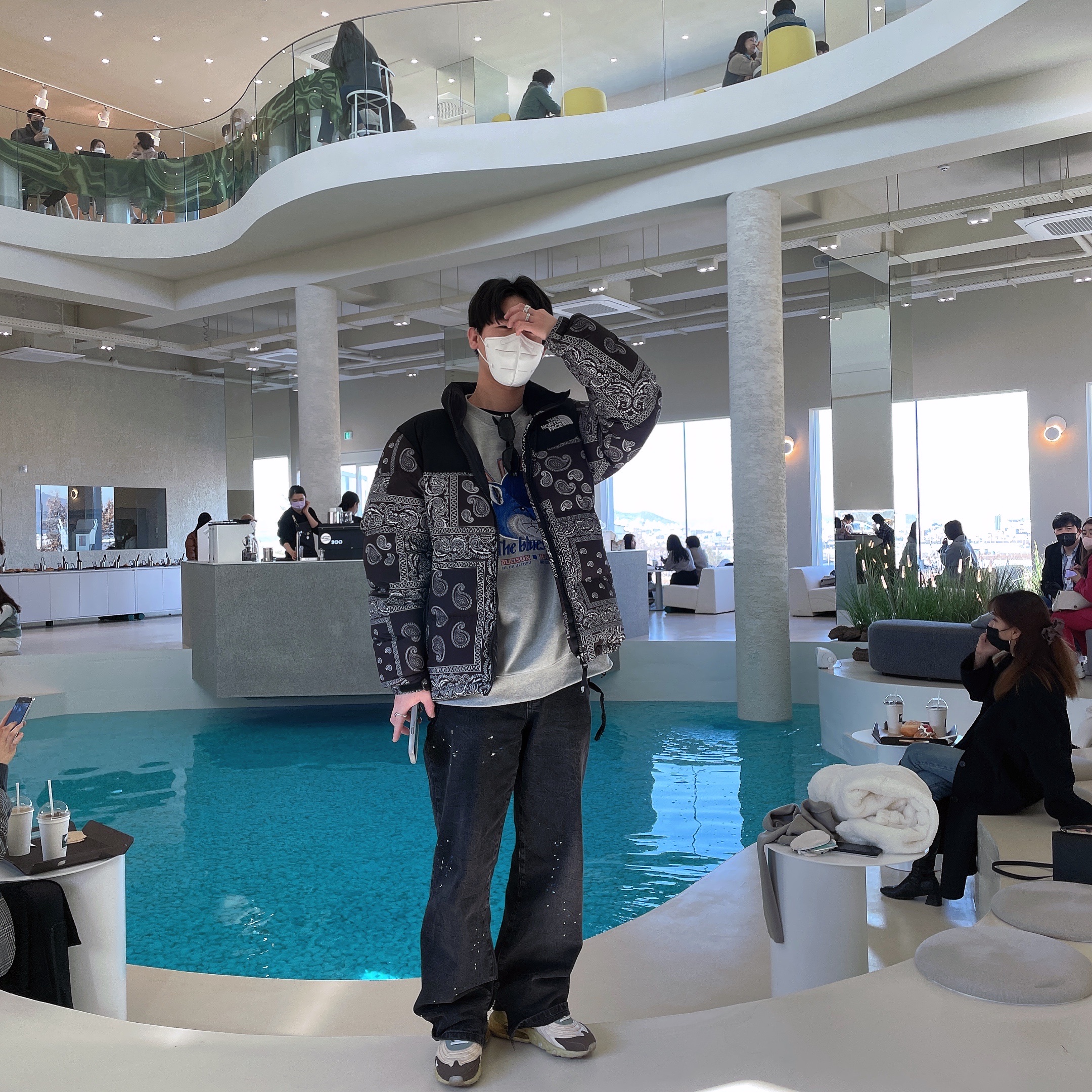 The North Face Nuptse Down Jacket Black, Zara x Ader Error Slit Jeans Black 착용 스타일
