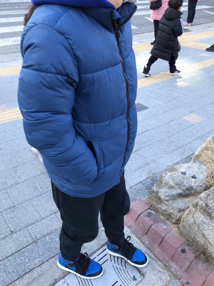 Jordan 1 Retro Royal 2017, (GS) Jordan 1 Retro Royal 2017 착용 스타일