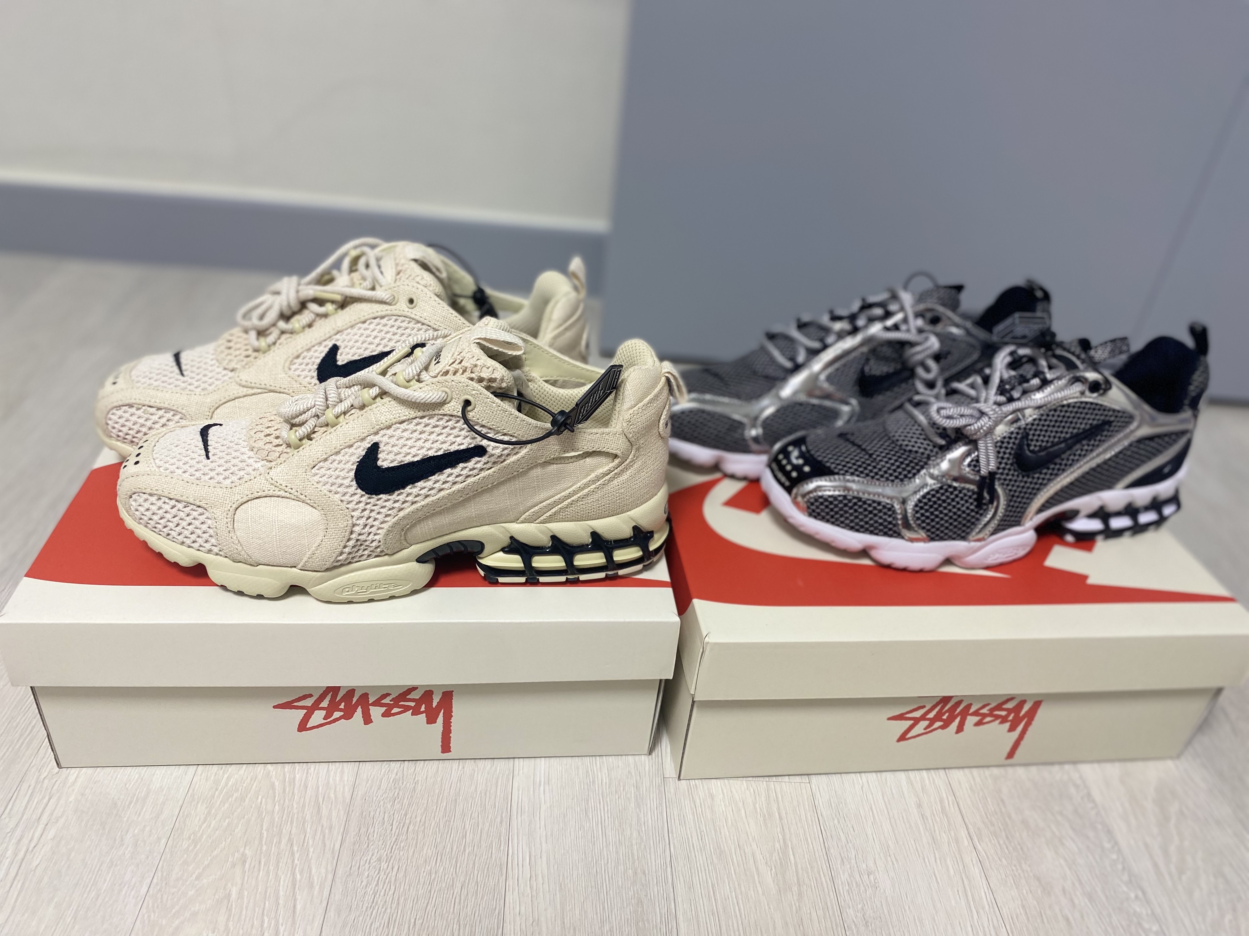 Nike x Stussy Air Zoom Spiridon Cage 2 Fossil, Nike x Stussy Air Zoom Spiridon Cage 2 Pure Platinum 착용 스타일 - 3