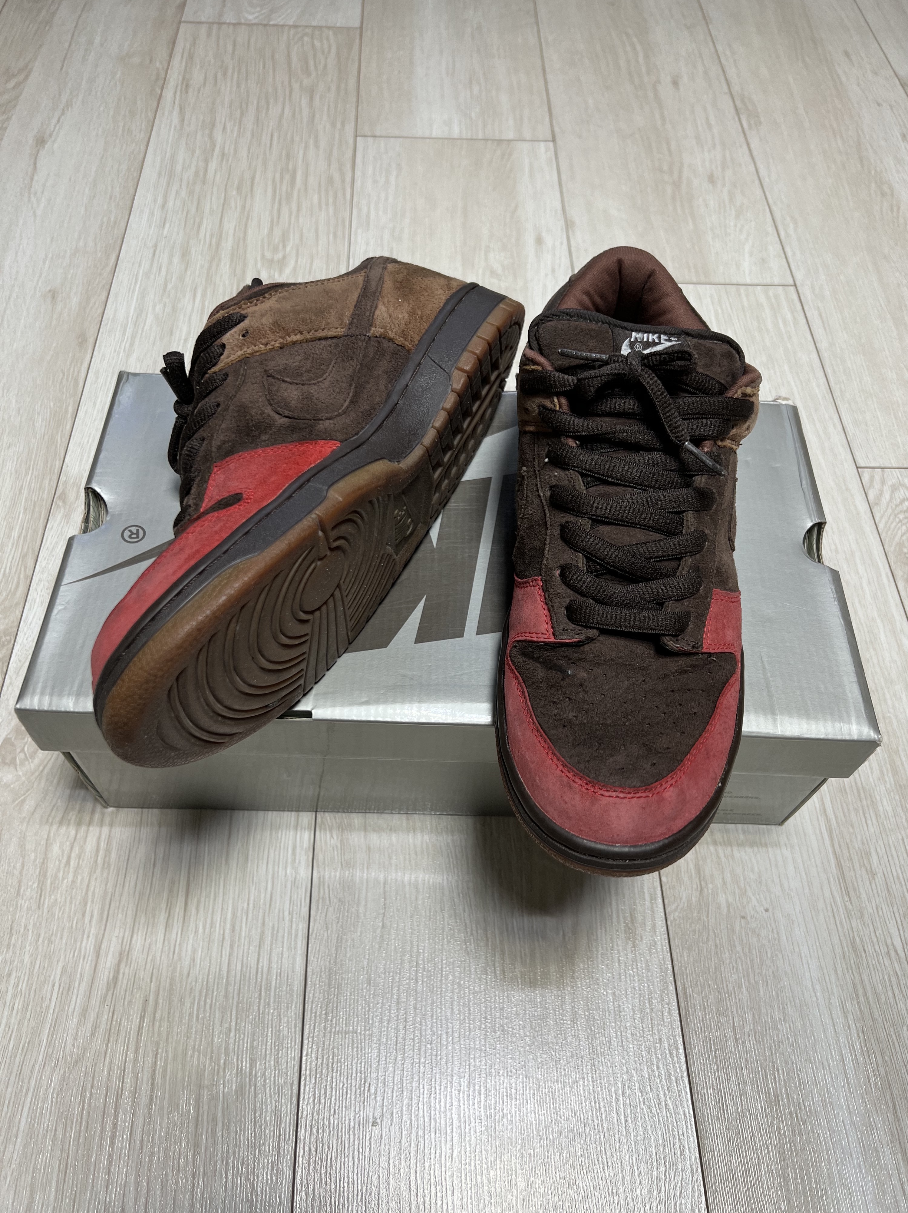 Nike Dunk SB Low Bison 착용 스타일 - 2
