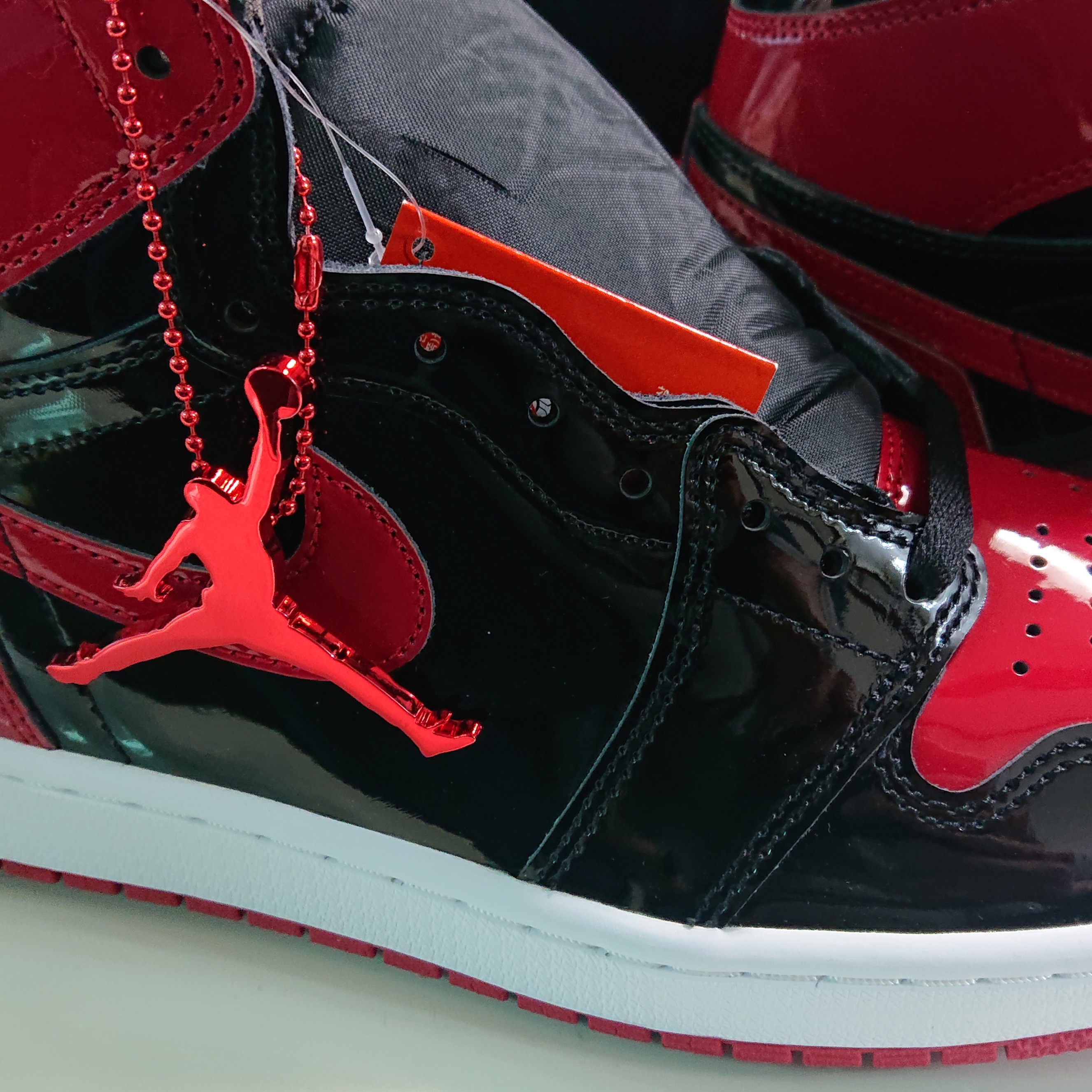 Jordan 1 Retro High OG Patent Bred 착용 스타일 - 3