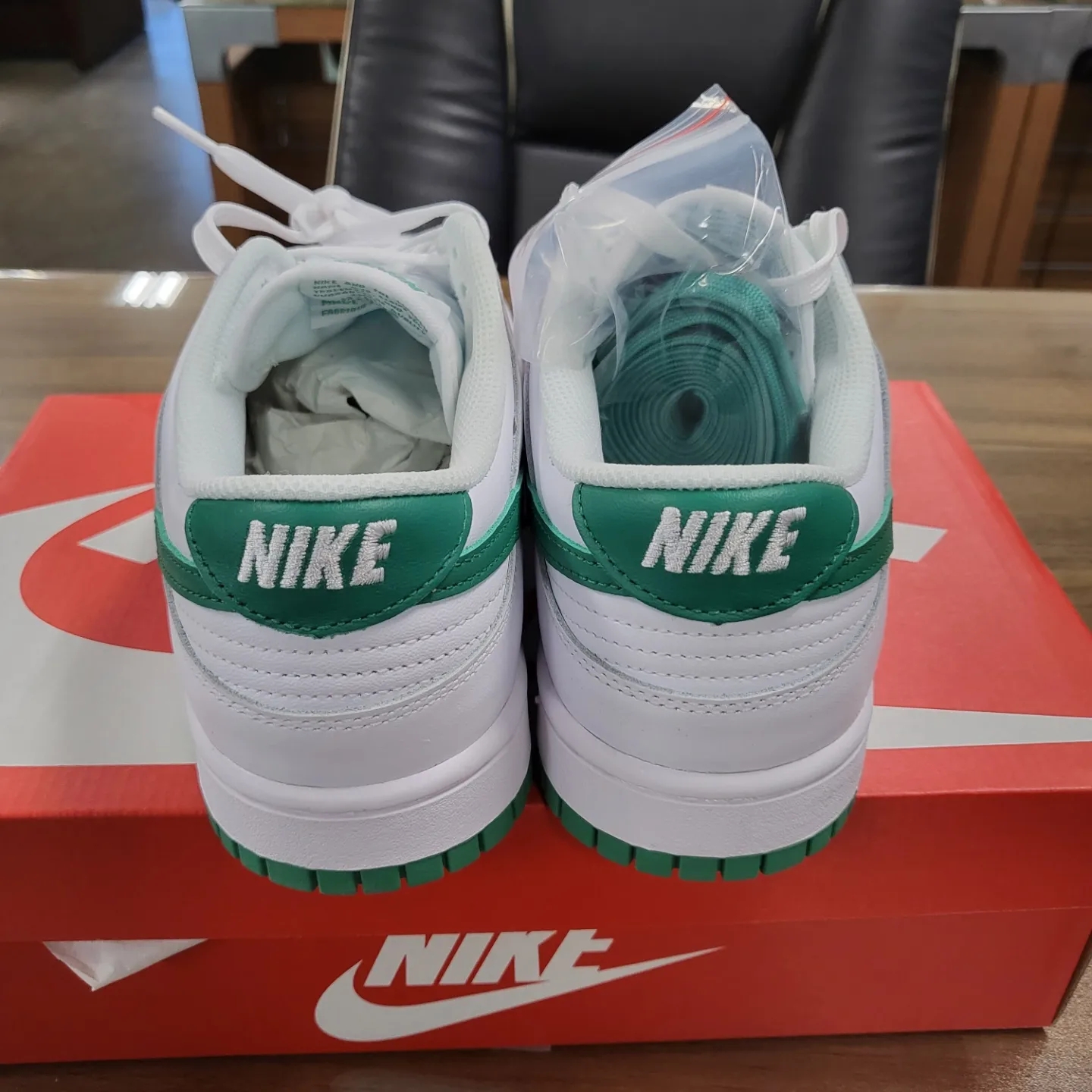 (W) Nike Dunk Low White Green 착용 스타일 - 3