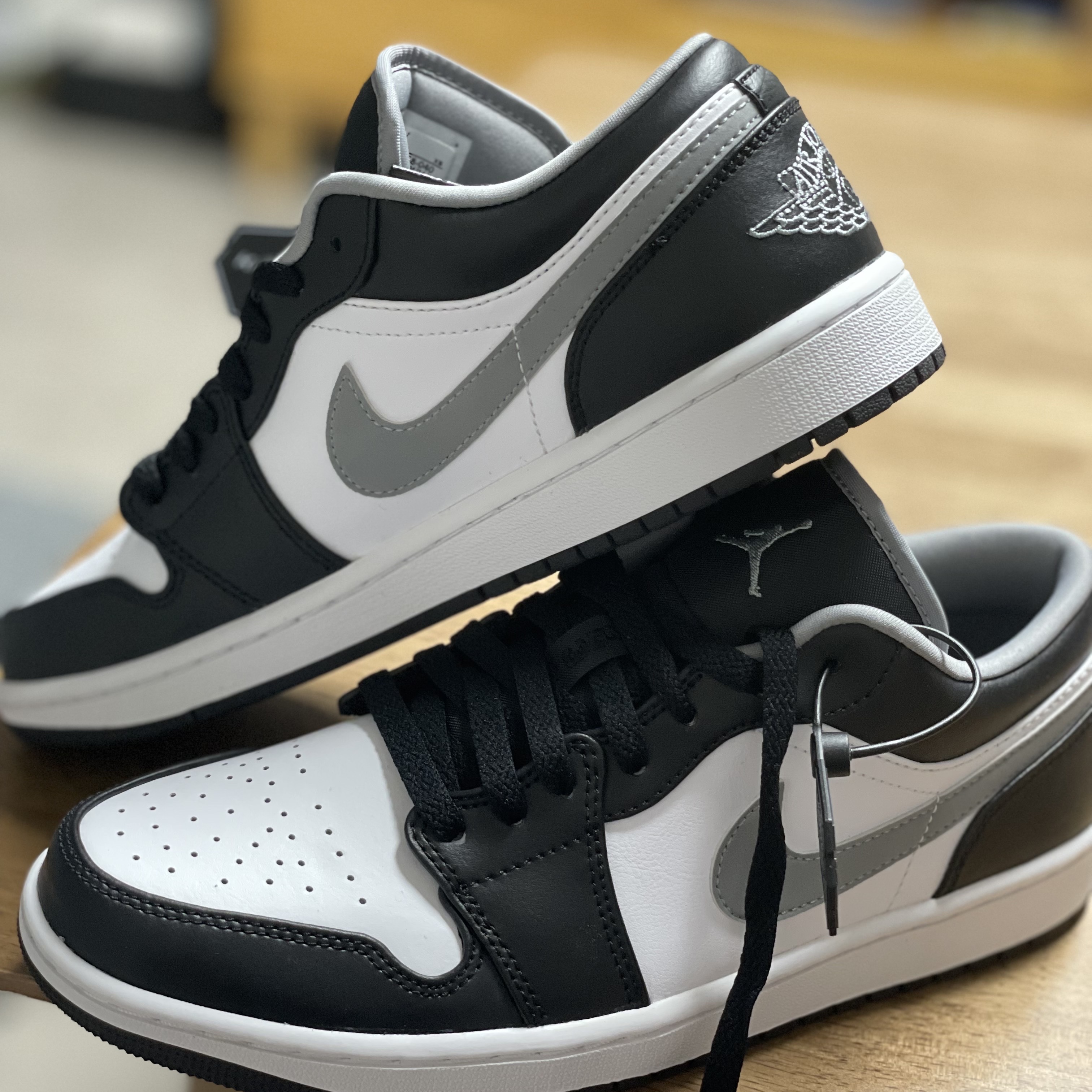 Jordan 1 Low Black Particle Grey 착용 스타일