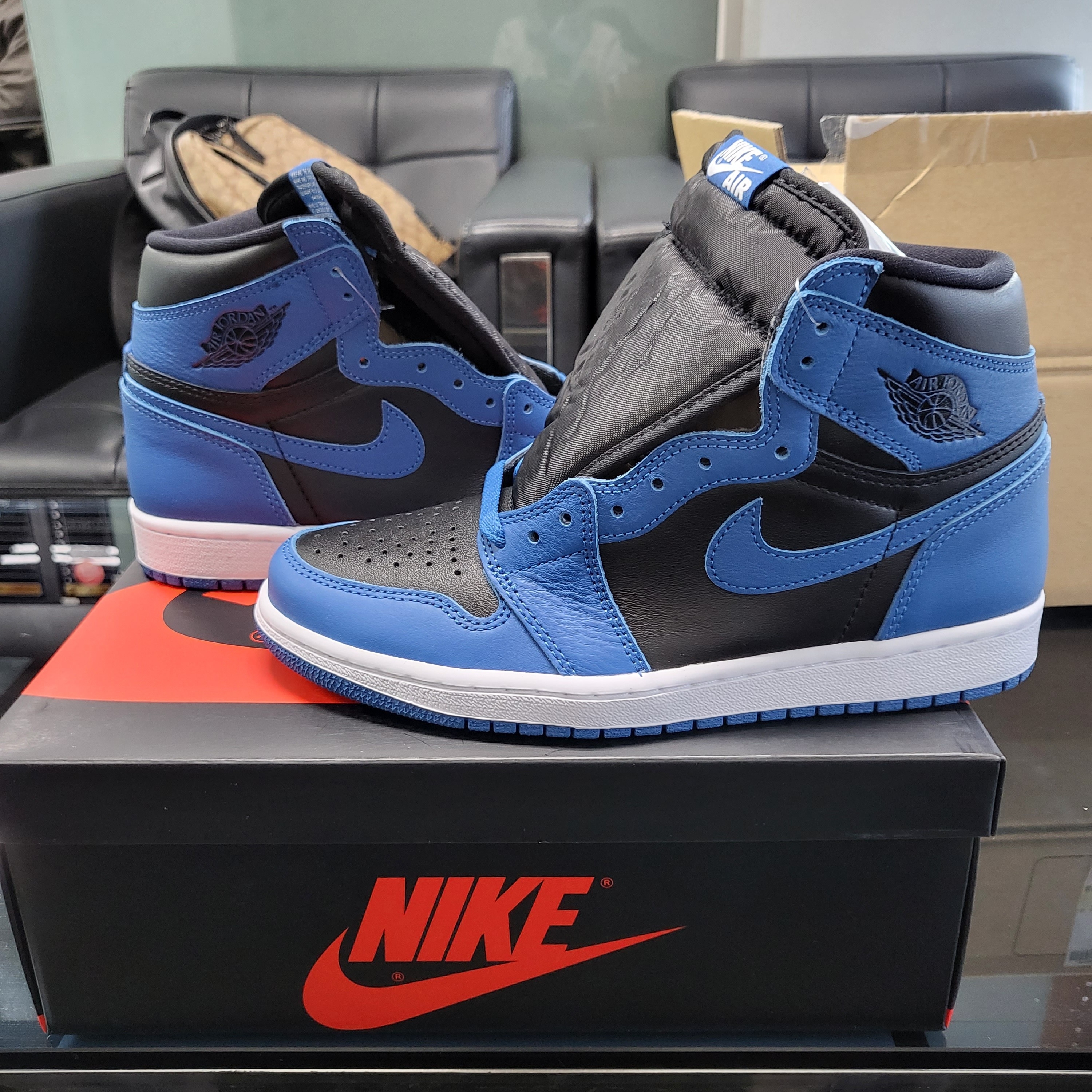 Jordan 1 Retro High OG Dark Marina Blue 착용 스타일 - 1