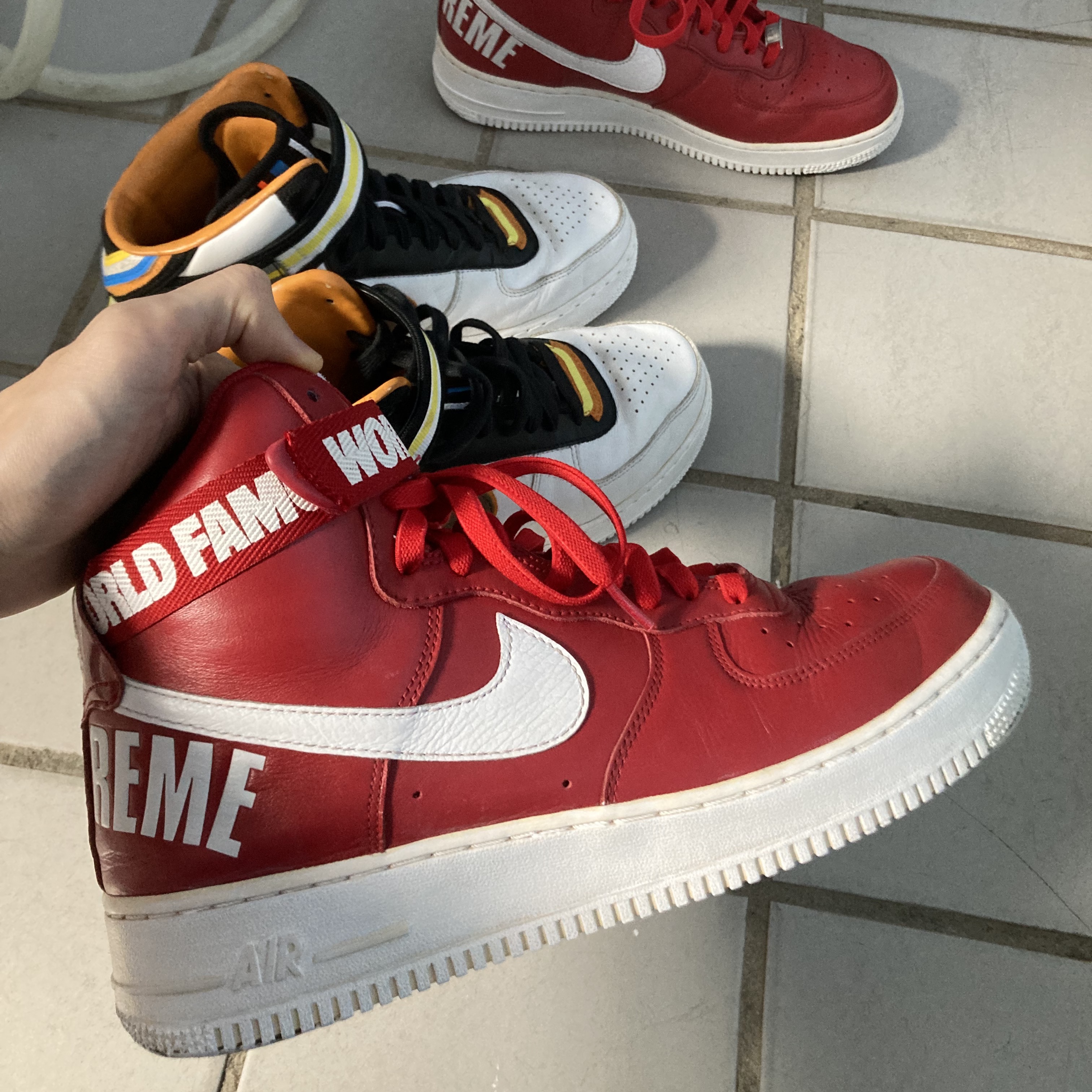 Nike x Supreme Air Force 1 High World Famous Red 착용 스타일 - 1