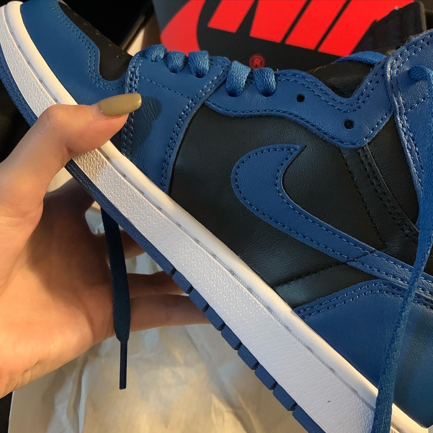 Jordan 1 Retro High OG Dark Marina Blue 착용 스타일 - 2