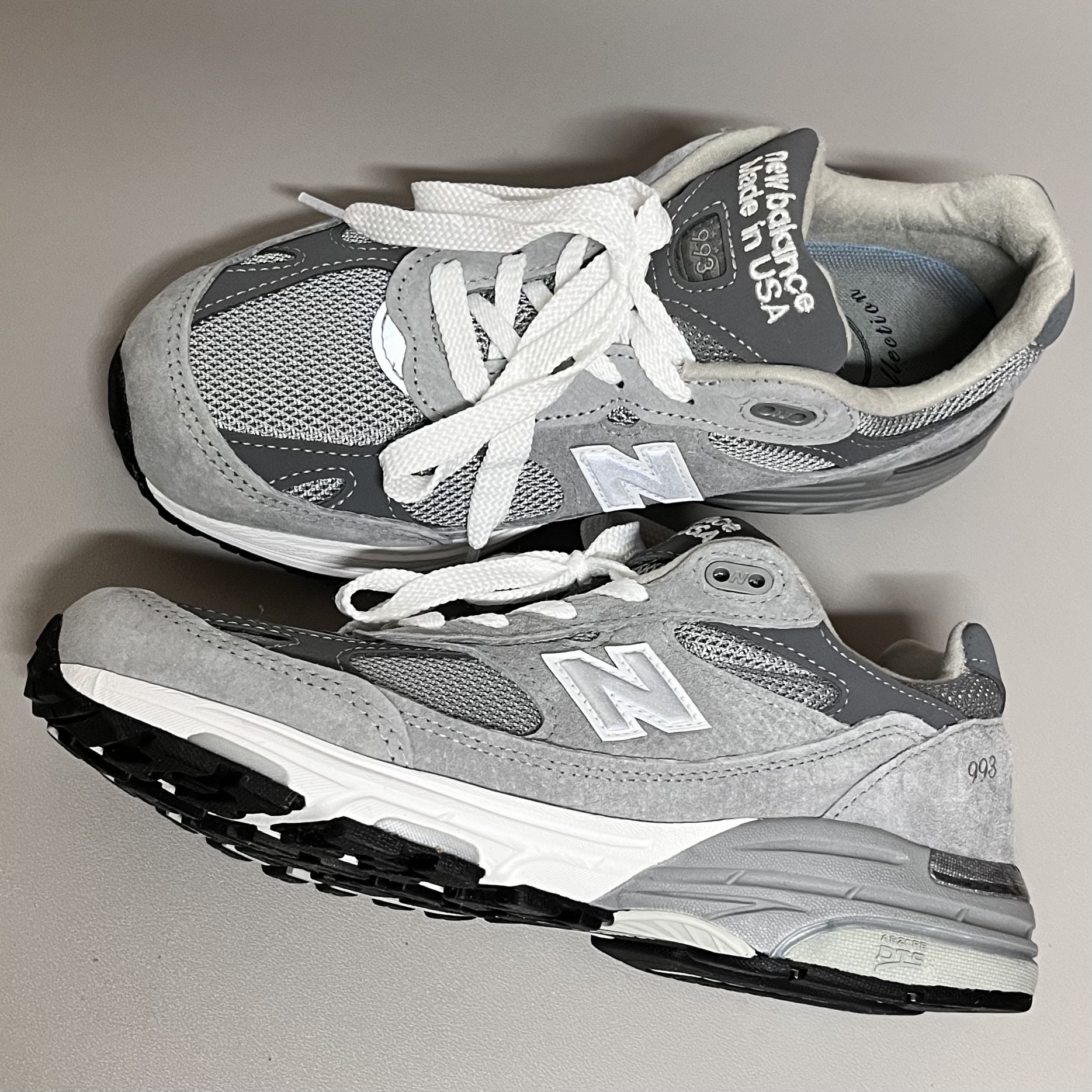 (W) New Balance 993 Made in USA Grey - B Standard 착용 스타일