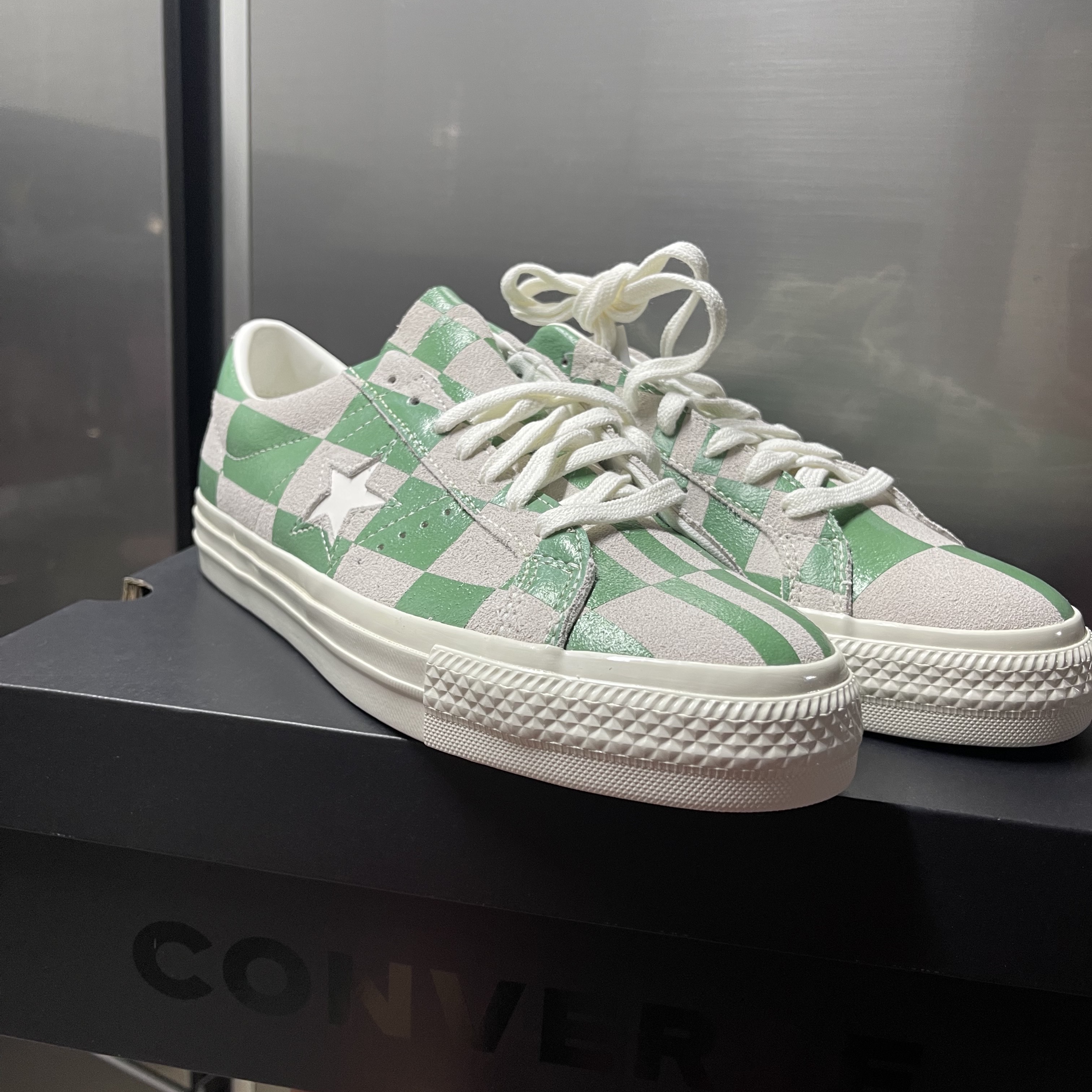 Converse One Star Ox Blocked White Medium Green 착용 스타일 - 1