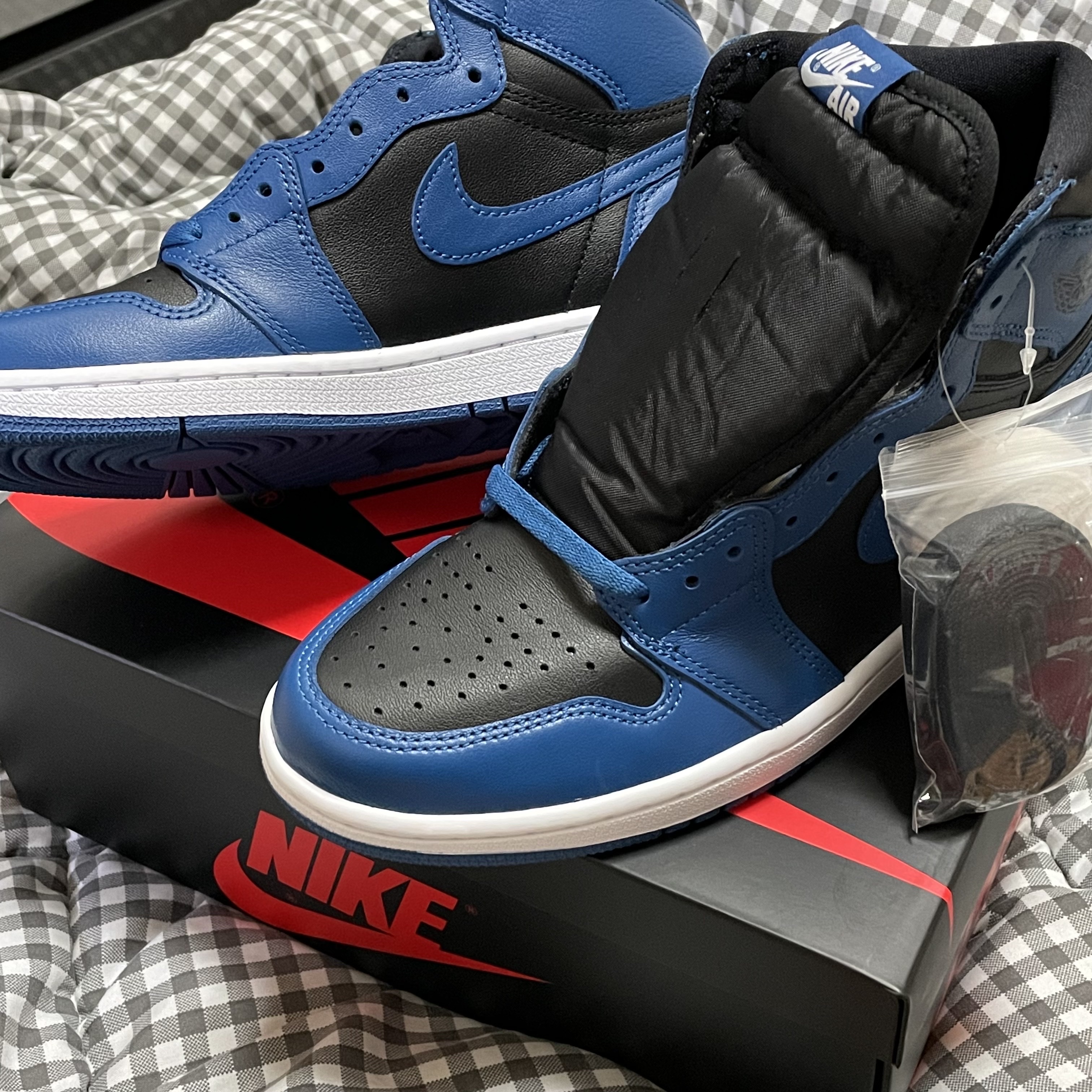 Jordan 1 Retro High OG Dark Marina Blue 착용 스타일 - 3