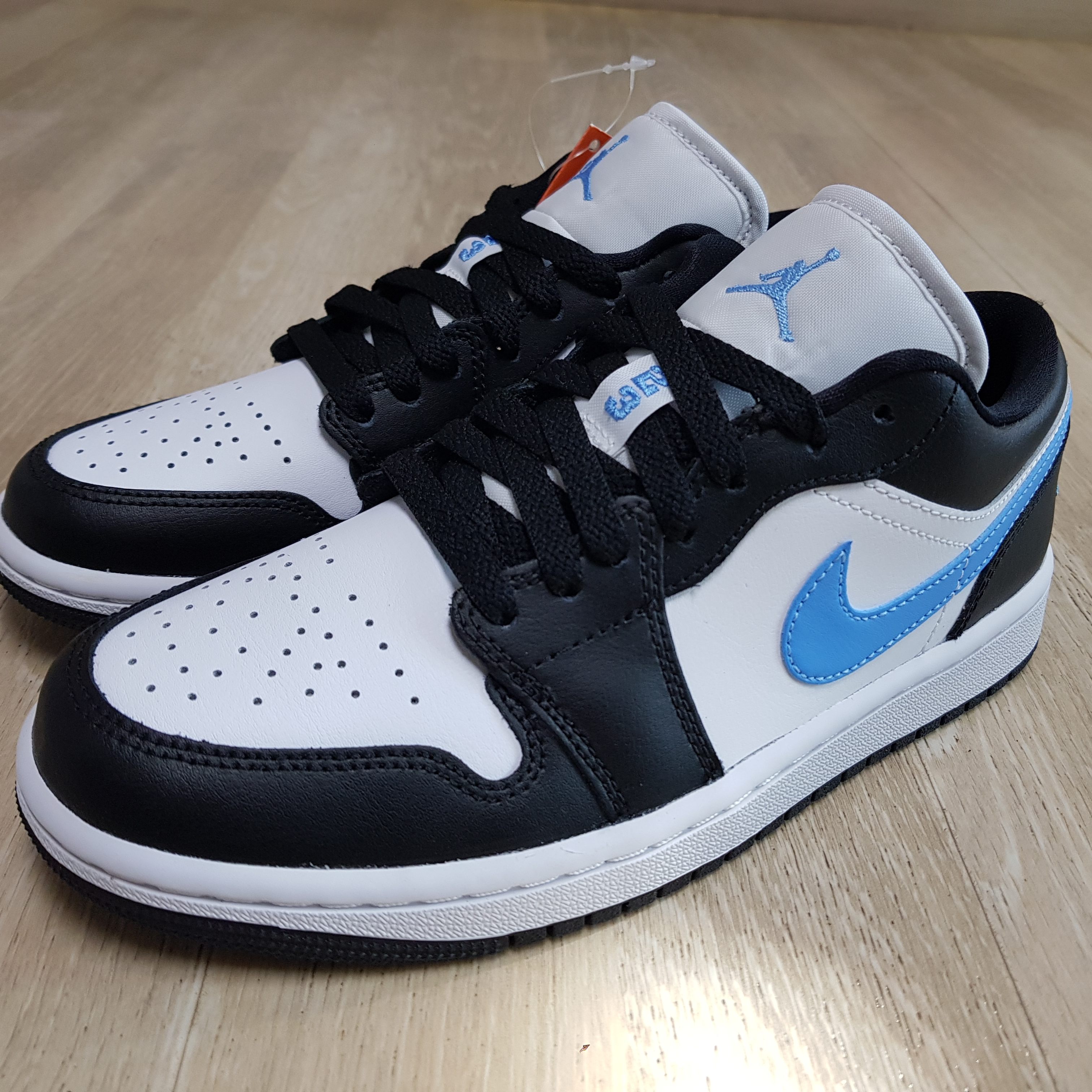 (W) Jordan 1 Low Black University Blue 착용 스타일 - 1