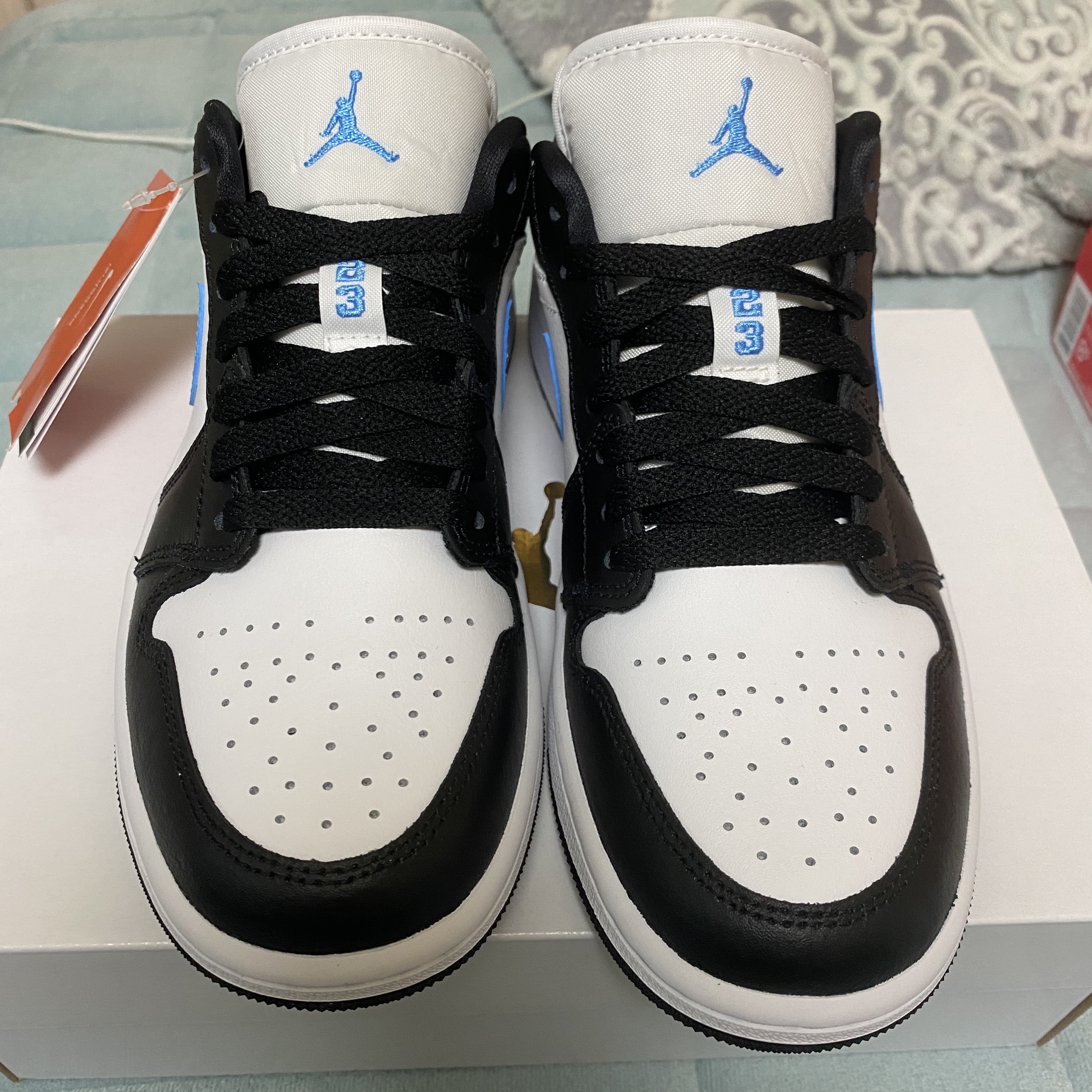 (W) Jordan 1 Low Black University Blue 착용 스타일 - 2