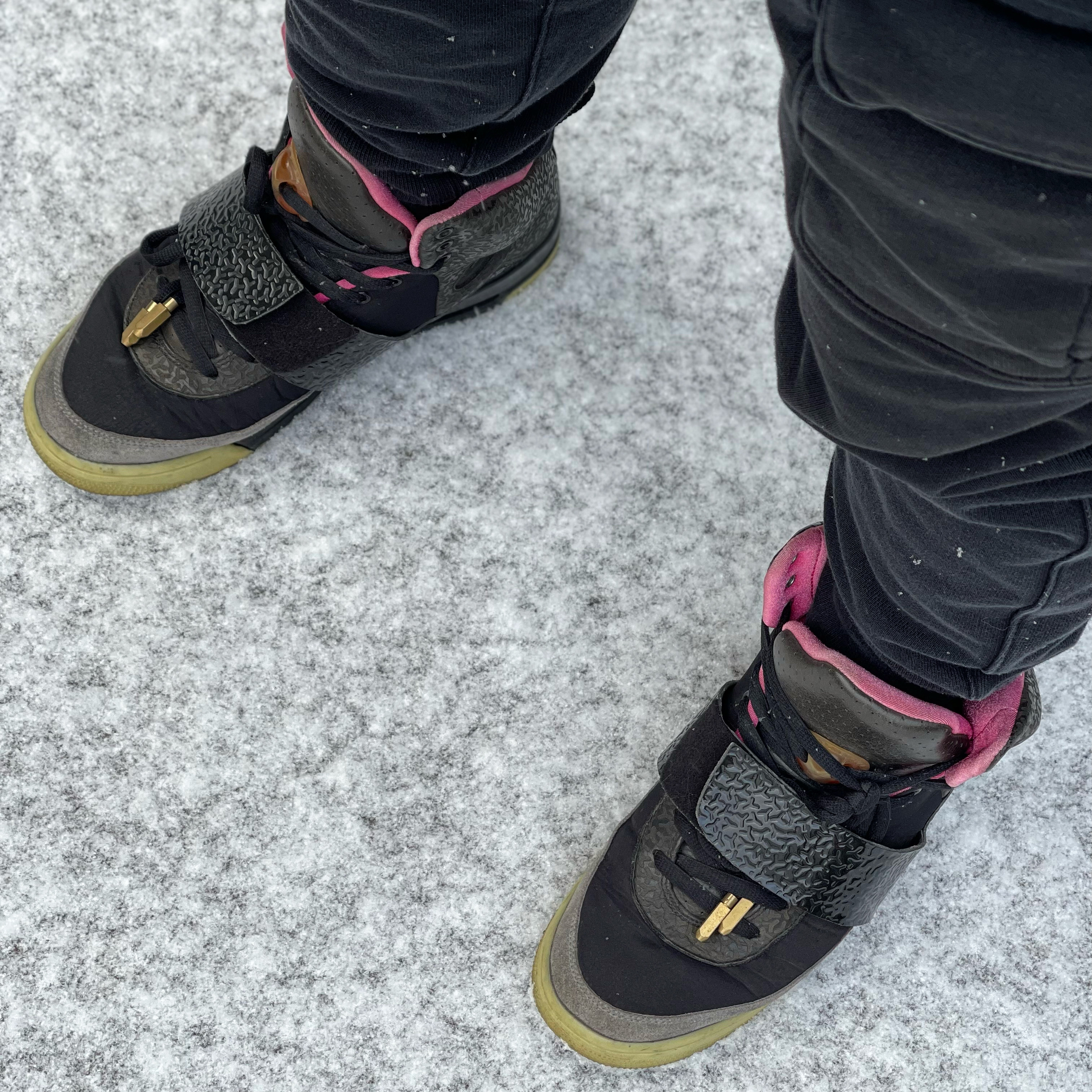 Nike Air Yeezy 1 Blink 착용 스타일