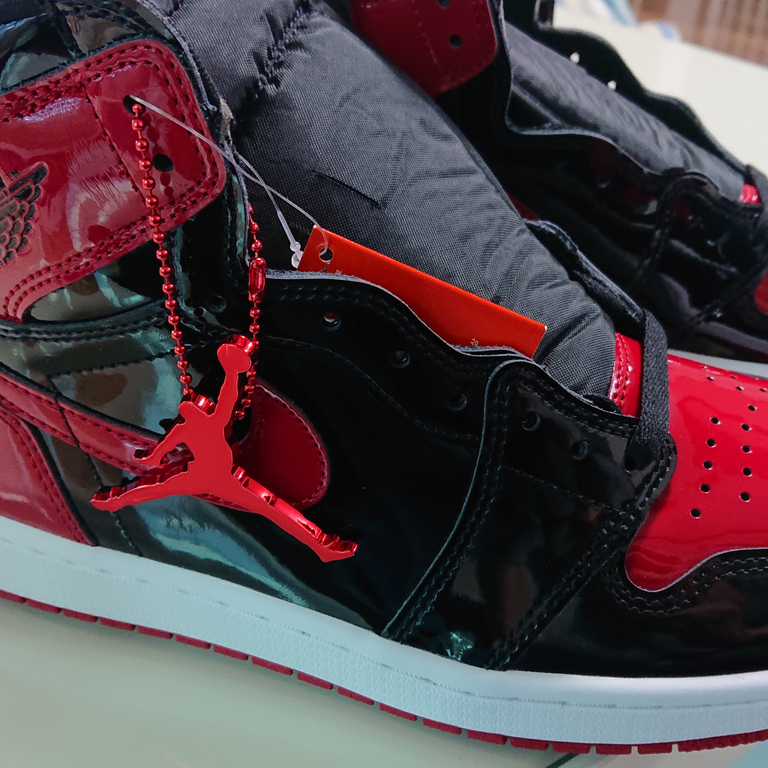 Jordan 1 Retro High OG Patent Bred 착용 스타일 - 2