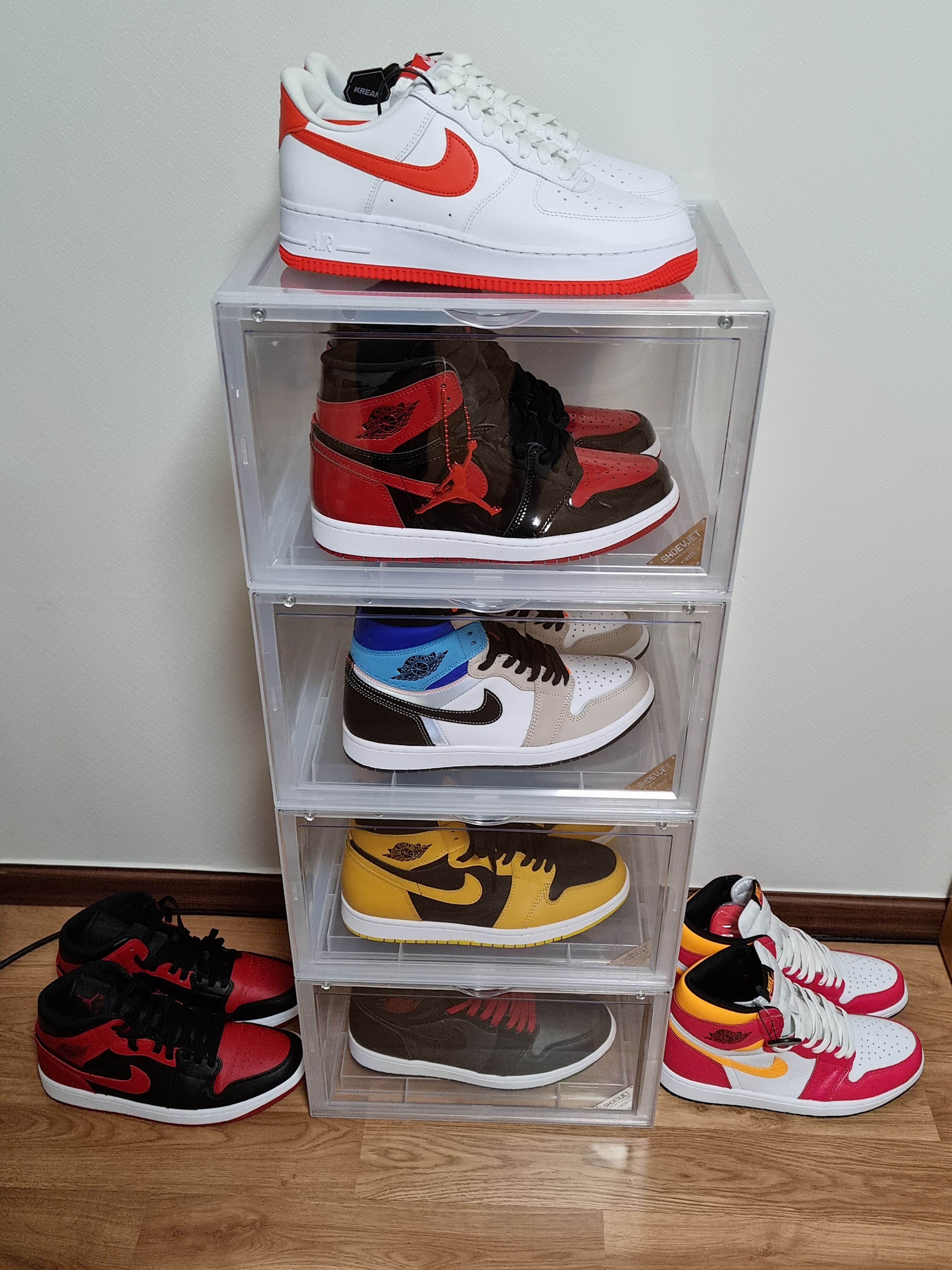 Nike Air Force 1 '07 Low White Team Orange, Jordan 1 Retro High OG Patent Bred 착용 스타일 - 1