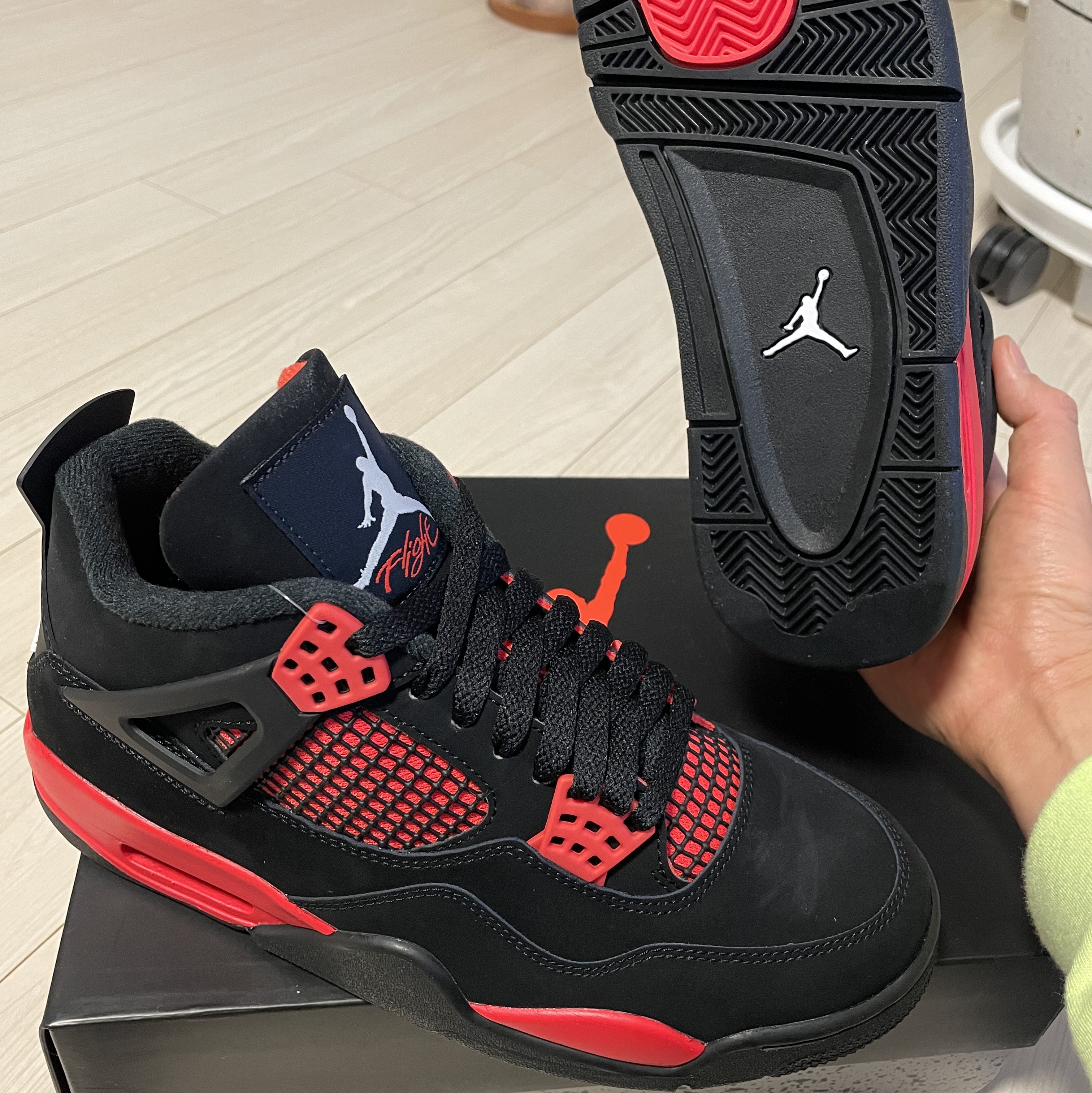 Jordan 4 Retro Crimson 착용 스타일 - 2