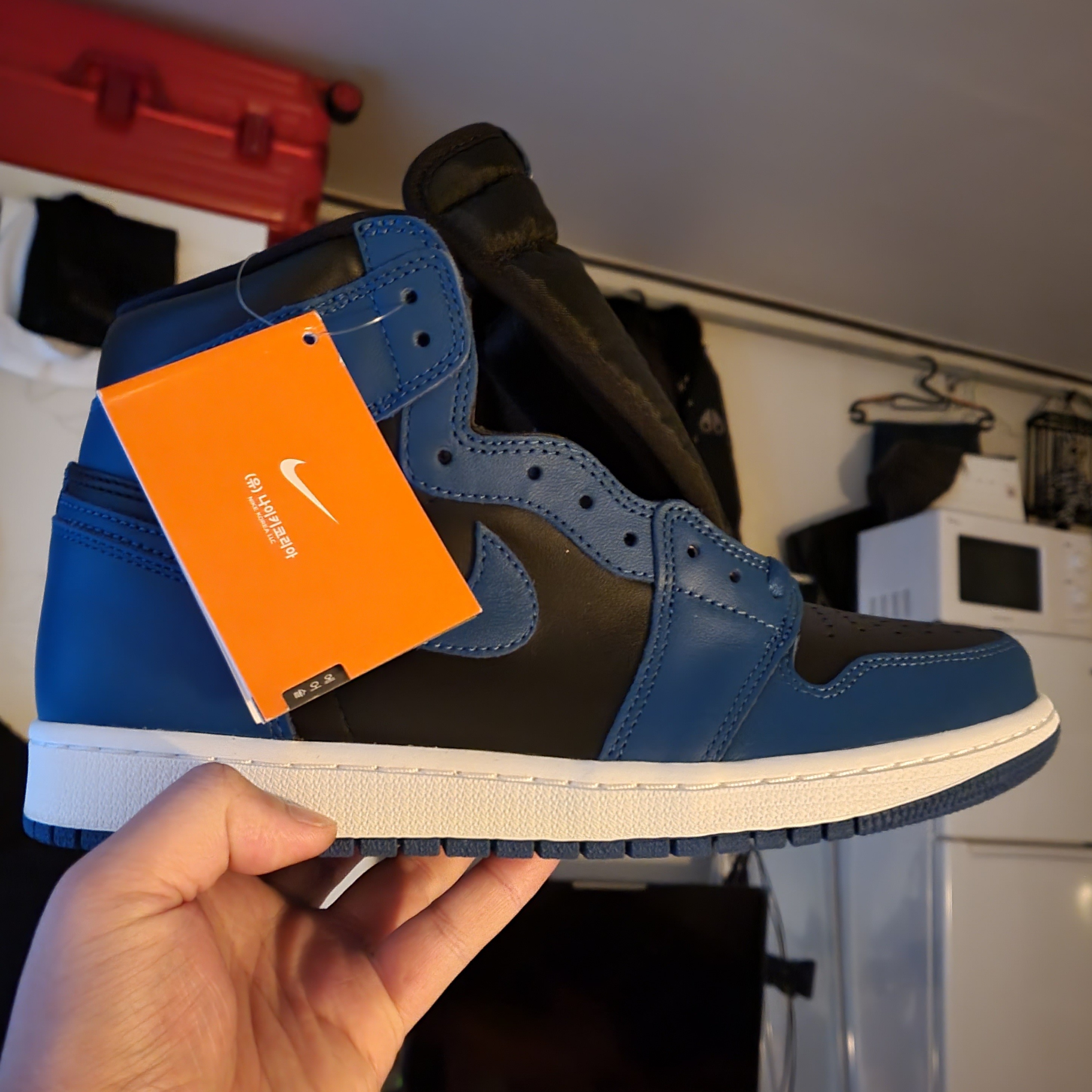 Jordan 1 Retro High OG Dark Marina Blue, Jordan 1 Mid Bred Banned 2020 착용 스타일 - 1