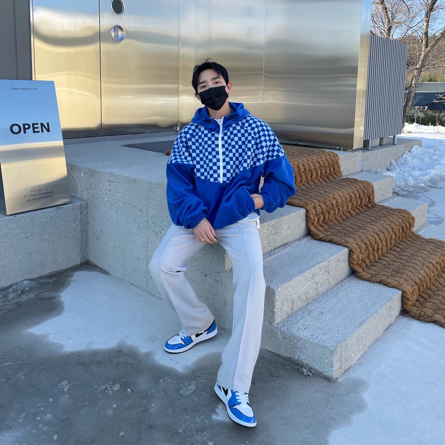 Jordan 1 Mid SE Signal Blue 착용 스타일 - 1